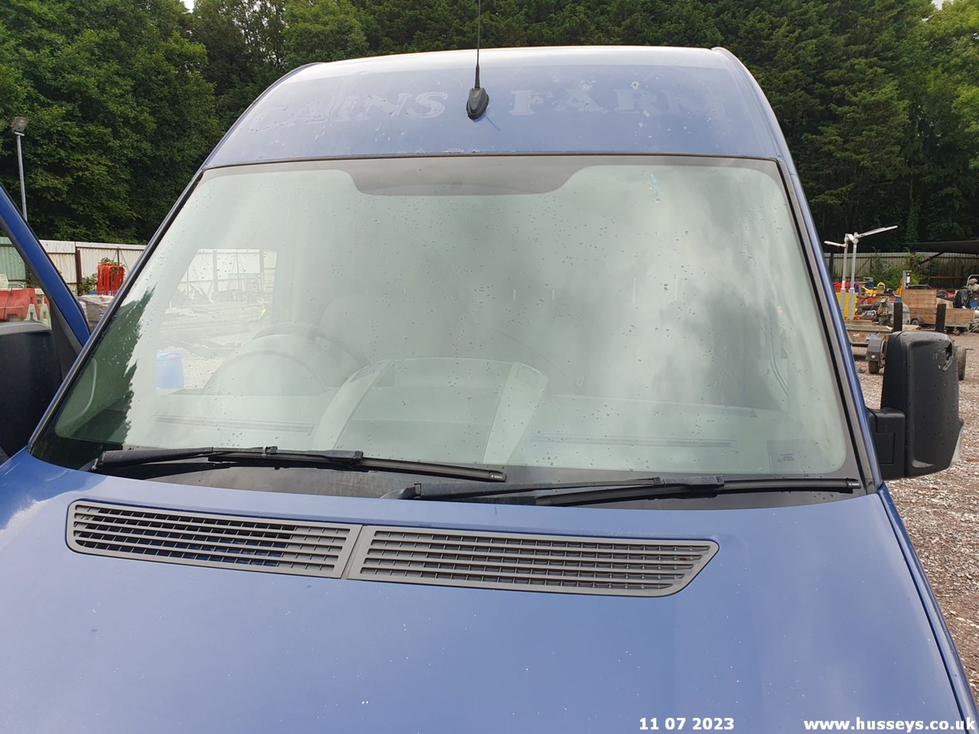 10/60 VOLKSWAGEN CRAFTER 35 BLUE TDI 108 M - 2461cc 5dr Van (Blue) - Image 33 of 44