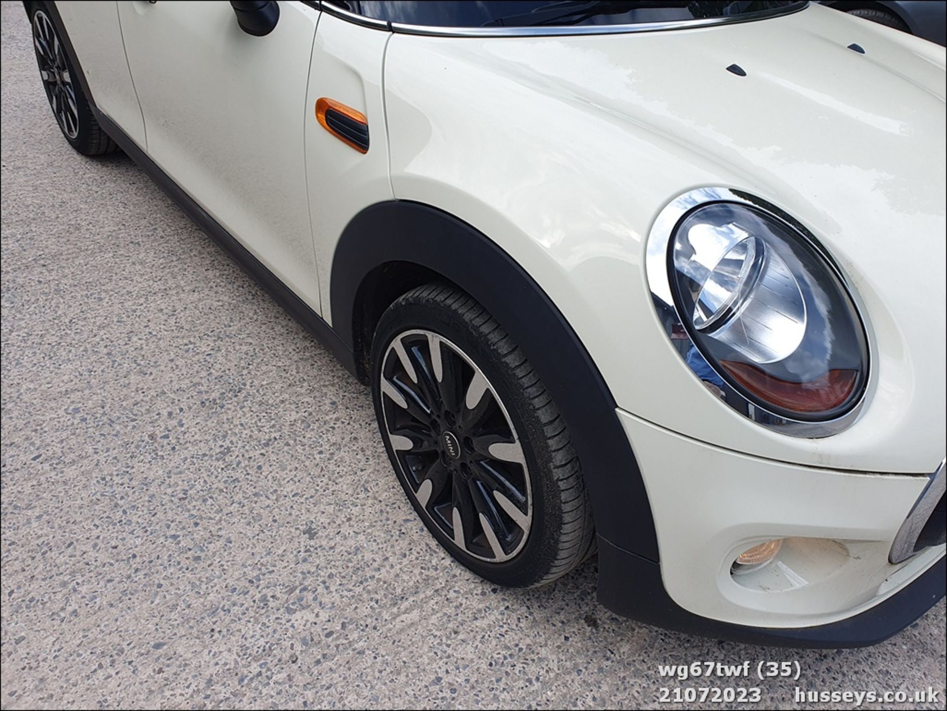 17/67 MINI COOPER AUTO - 1499cc 5dr Hatchback (White, 8k) - Image 35 of 60