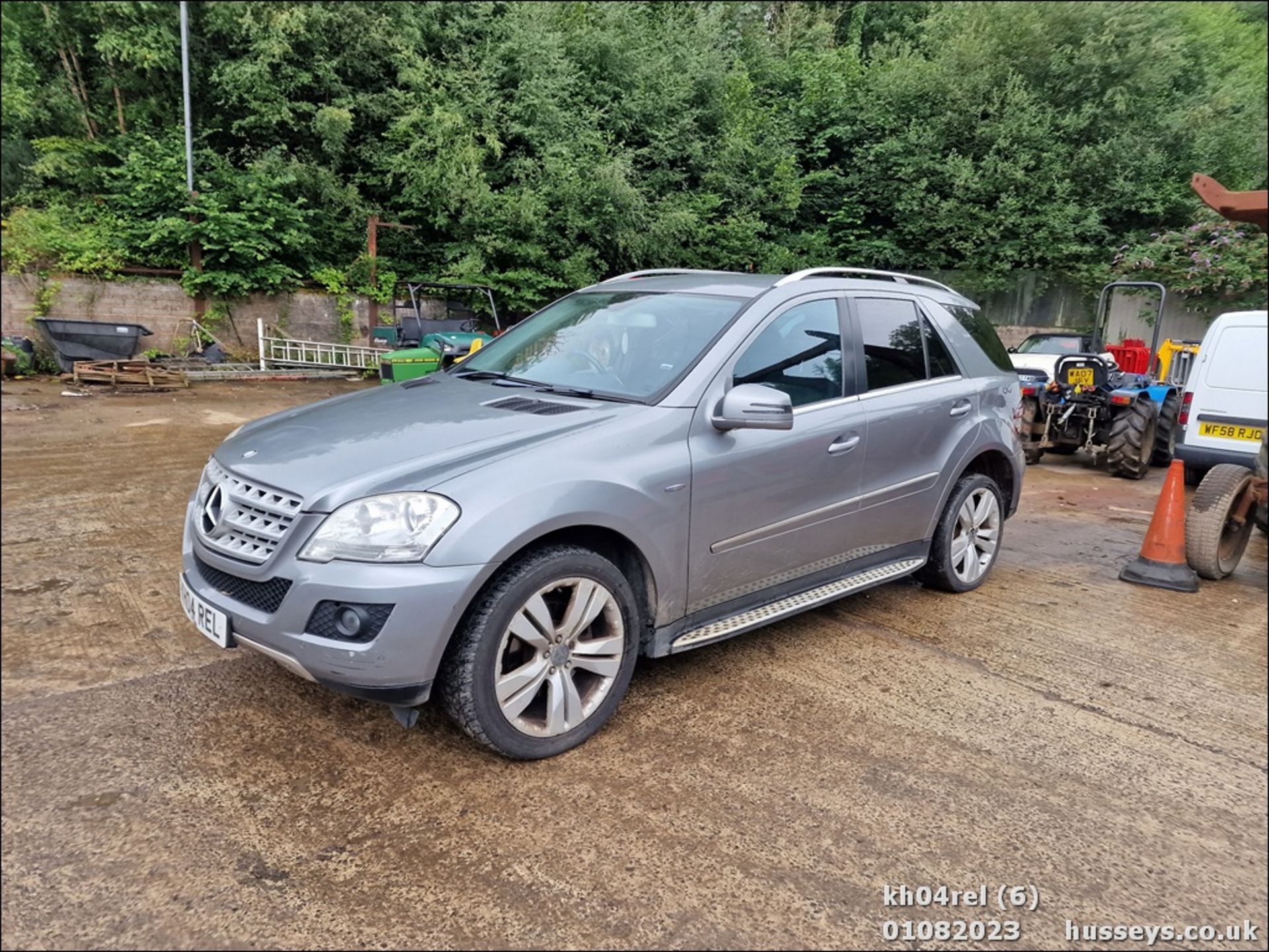 11/04 MERCEDES-BENZ ML300 SPORT CDI BLUE-CY A - 2987cc 5dr Estate (Silver, 160k) - Image 7 of 48