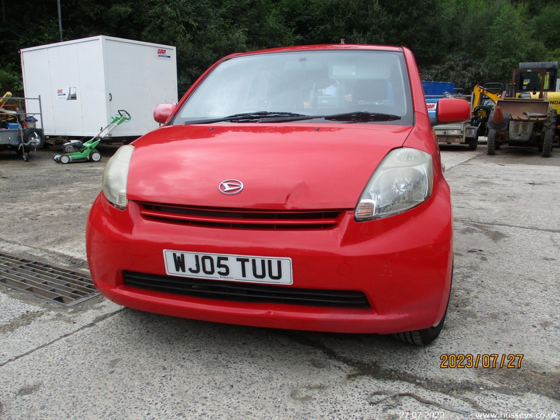 05/05 DAIHATSU SIRION S - 1298cc 5dr Hatchback (Red) - Image 2 of 13