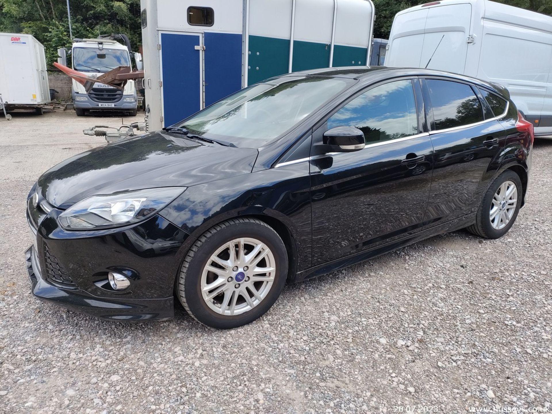 13/13 FORD FOCUS ZETEC S TDCI - 1560cc 5dr Hatchback (Black) - Image 13 of 37