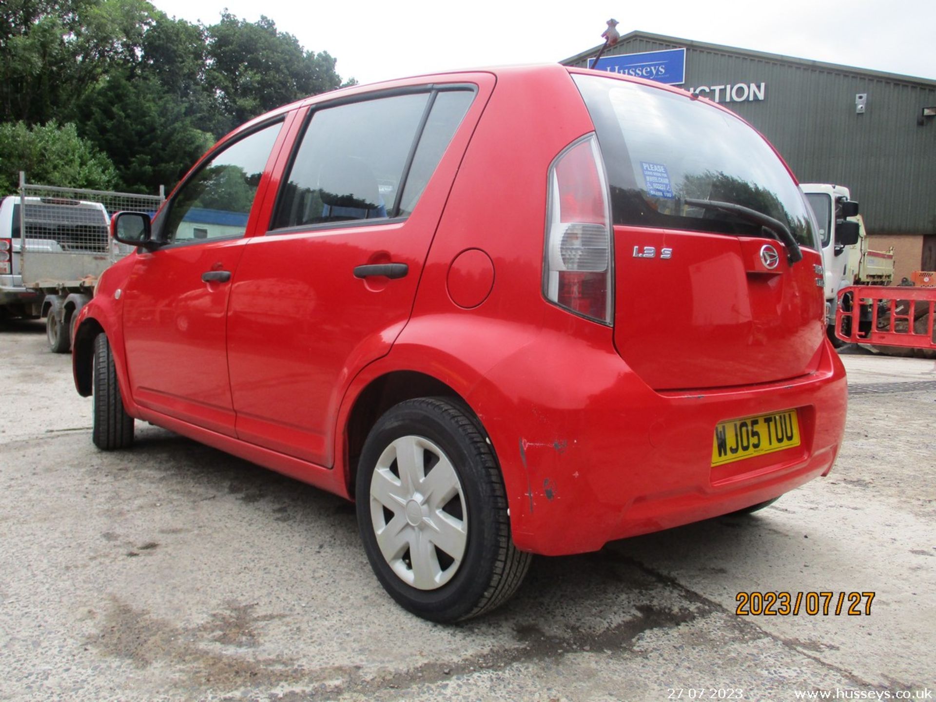 05/05 DAIHATSU SIRION S - 1298cc 5dr Hatchback (Red) - Image 5 of 13