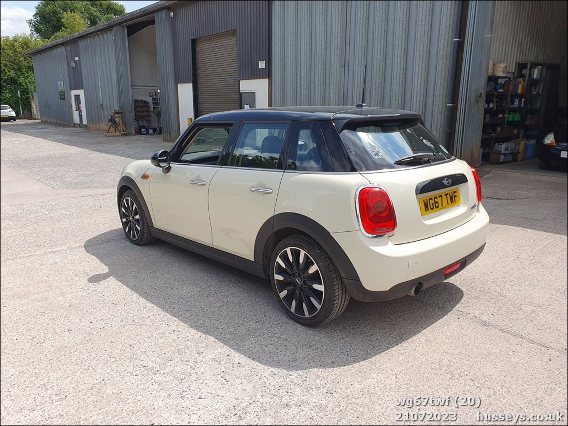 17/67 MINI COOPER AUTO - 1499cc 5dr Hatchback (White, 8k) - Image 20 of 60