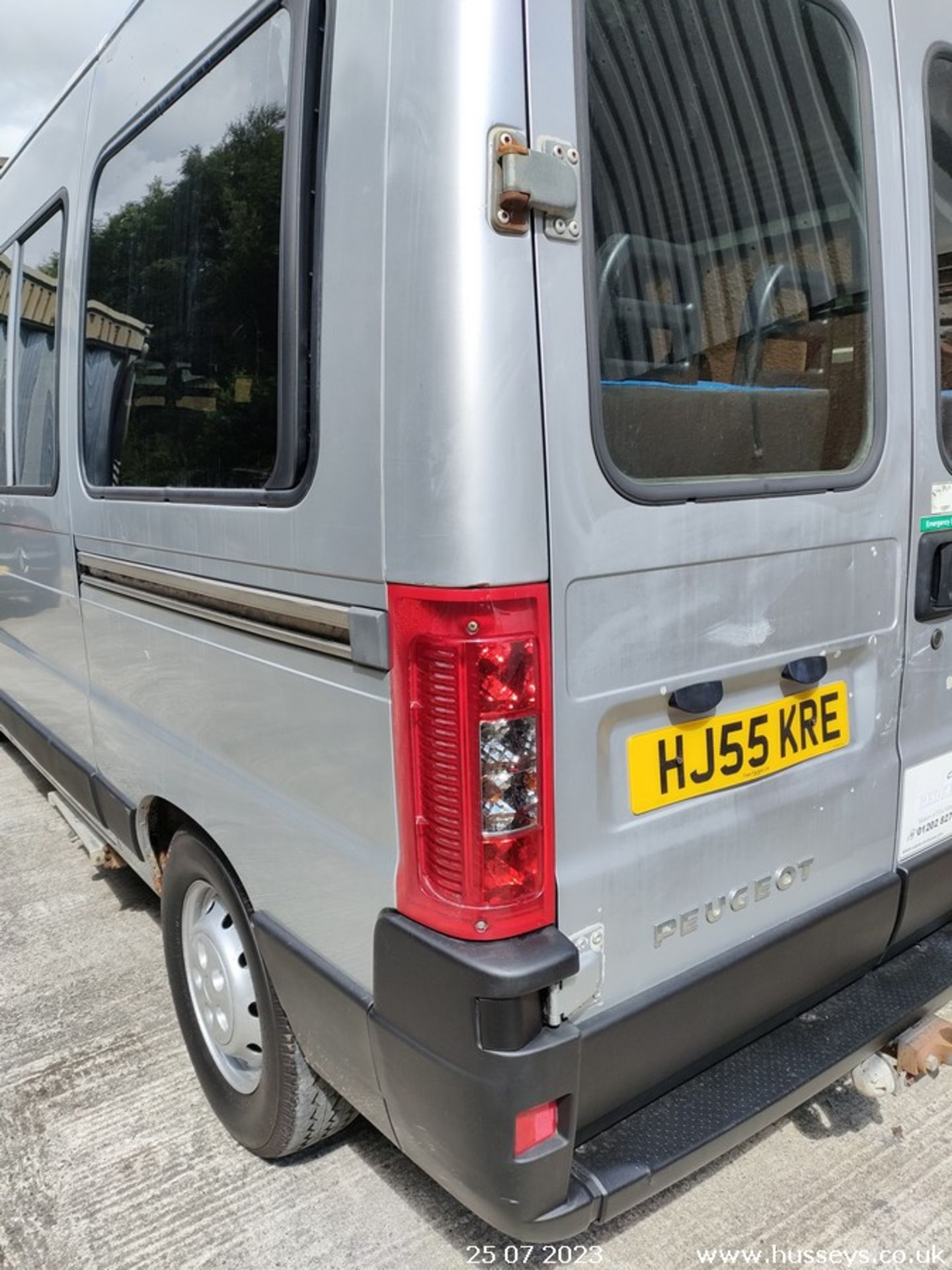 05/55 PEUGEOT BOXER 350 LX LWB HDI - 2800cc Minibus (Silver, 80k) - Image 18 of 43