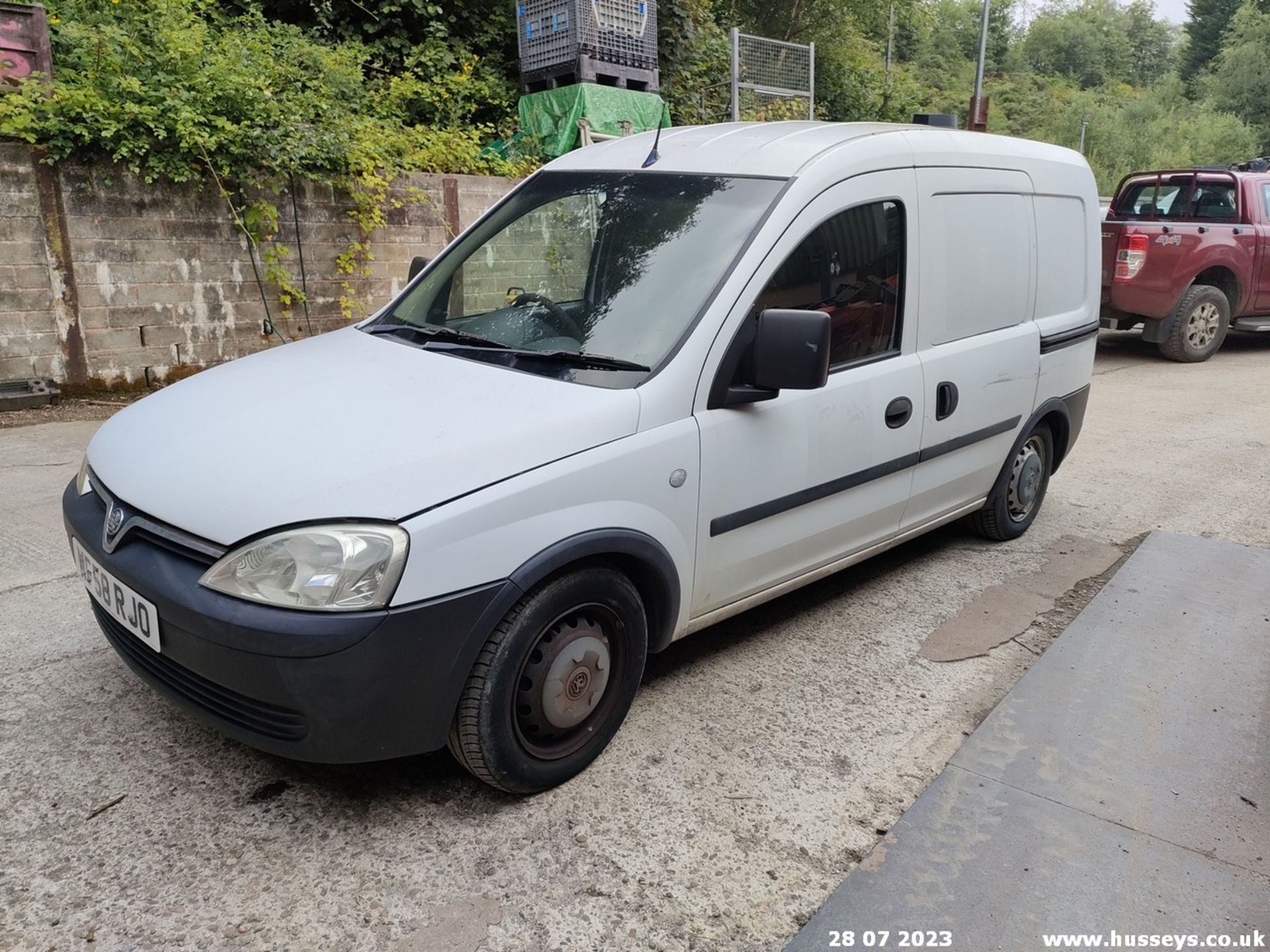 08/58 VAUXHALL COMBO 1700 CDTI - 1248cc 5dr Van (White, 86k) - Image 7 of 32