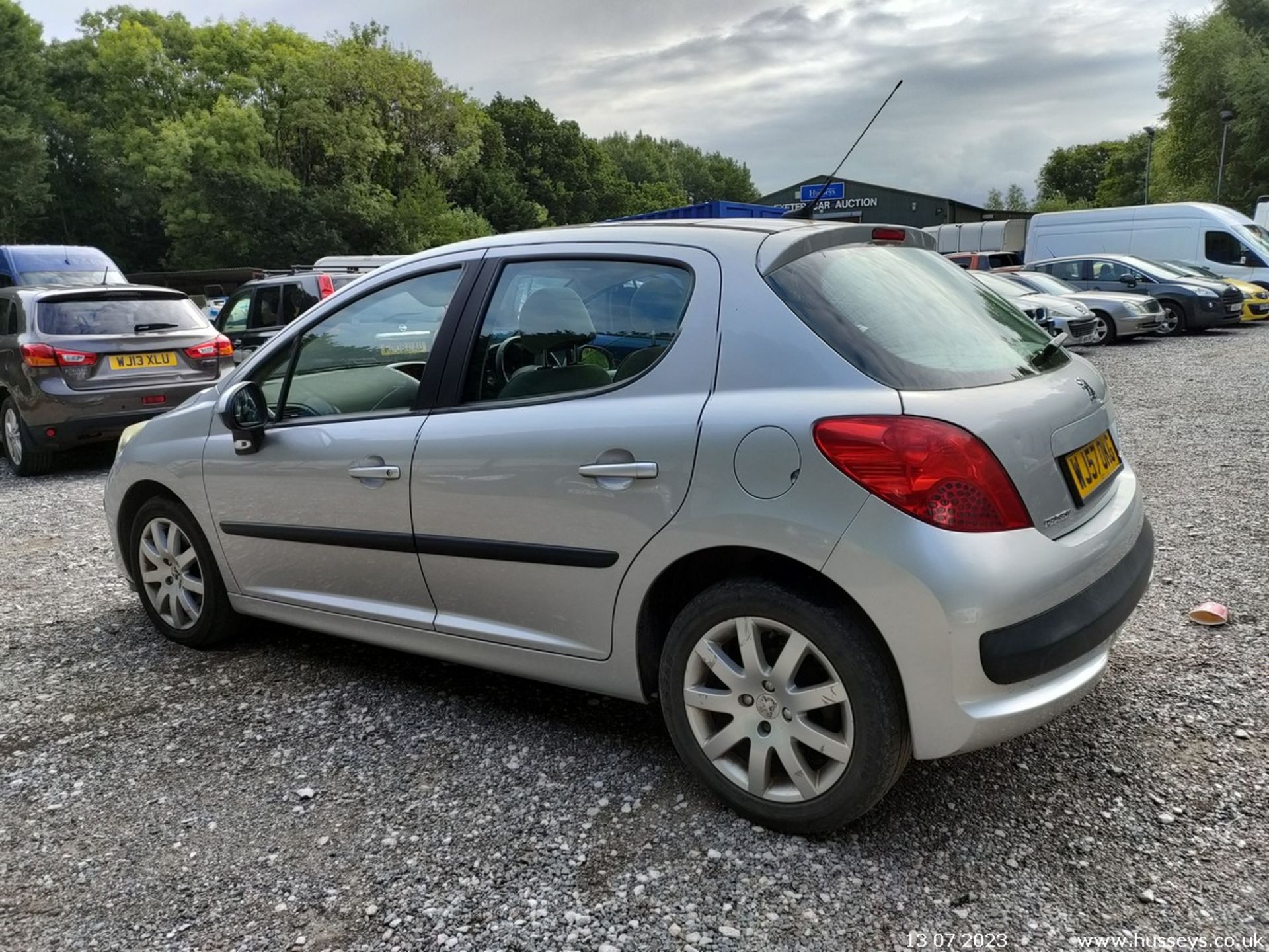 07/57 PEUGEOT 207 SE HDI 90 - 1560cc 5dr Hatchback (Silver, 94k) - Image 12 of 36