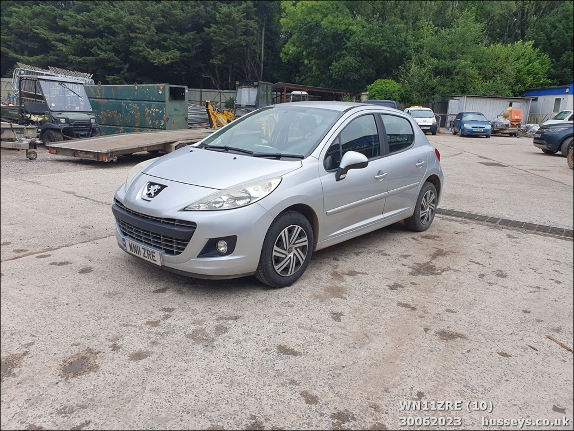 11/11 PEUGEOT 207 ACTIVE HDI - 1398cc 5dr Hatchback (Silver, 114k) - Image 10 of 47