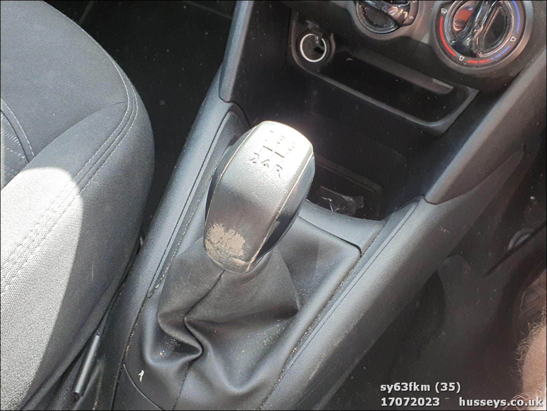 13/63 PEUGEOT 208 ACCESS PLUS - 1199cc 5dr Hatchback (Silver) - Image 36 of 59