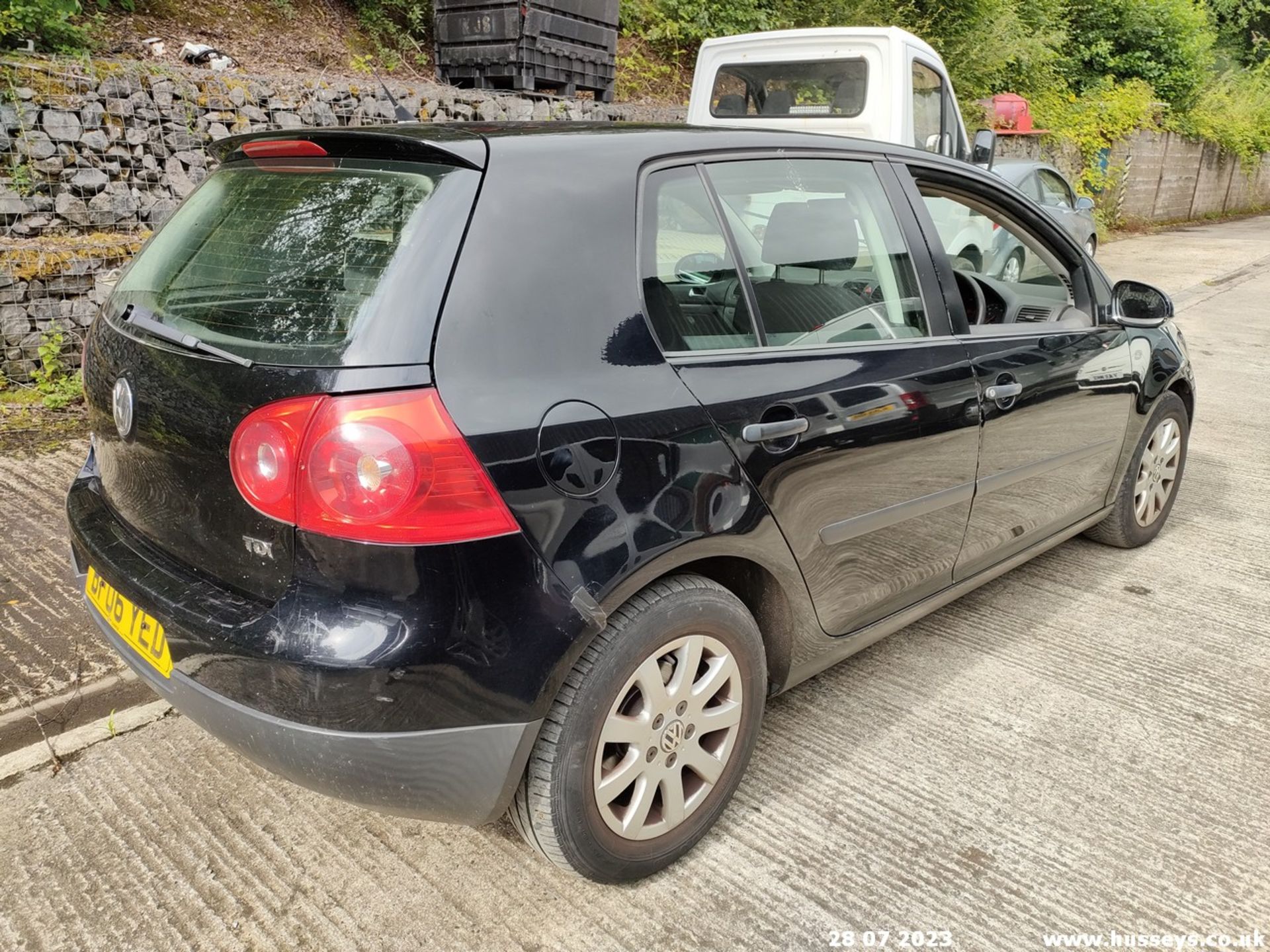 06/06 VOLKSWAGEN GOLF TDI SE AUTO - 1896cc 5dr Hatchback (Black) - Image 19 of 34