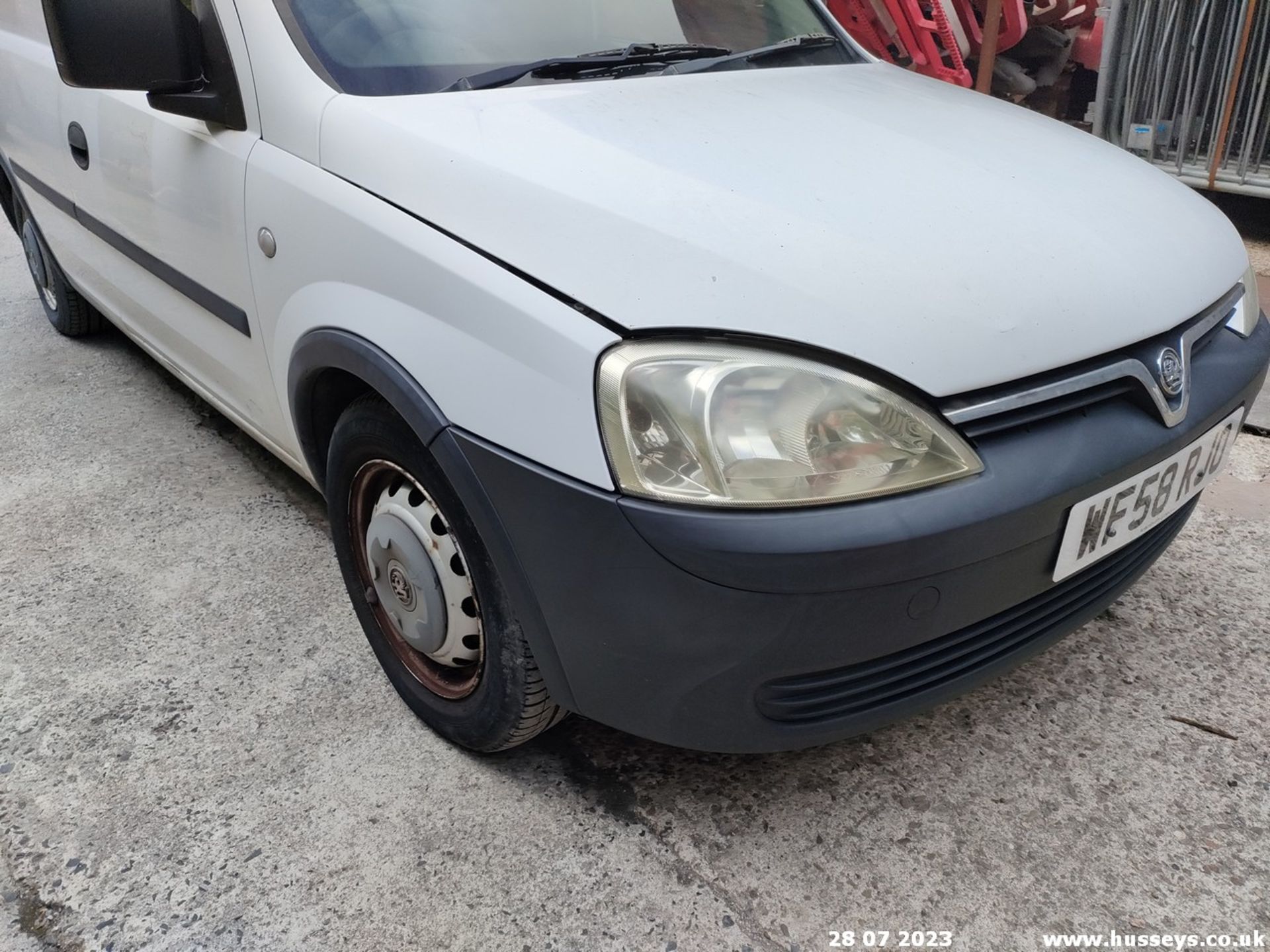 08/58 VAUXHALL COMBO 1700 CDTI - 1248cc 5dr Van (White, 86k) - Image 4 of 32