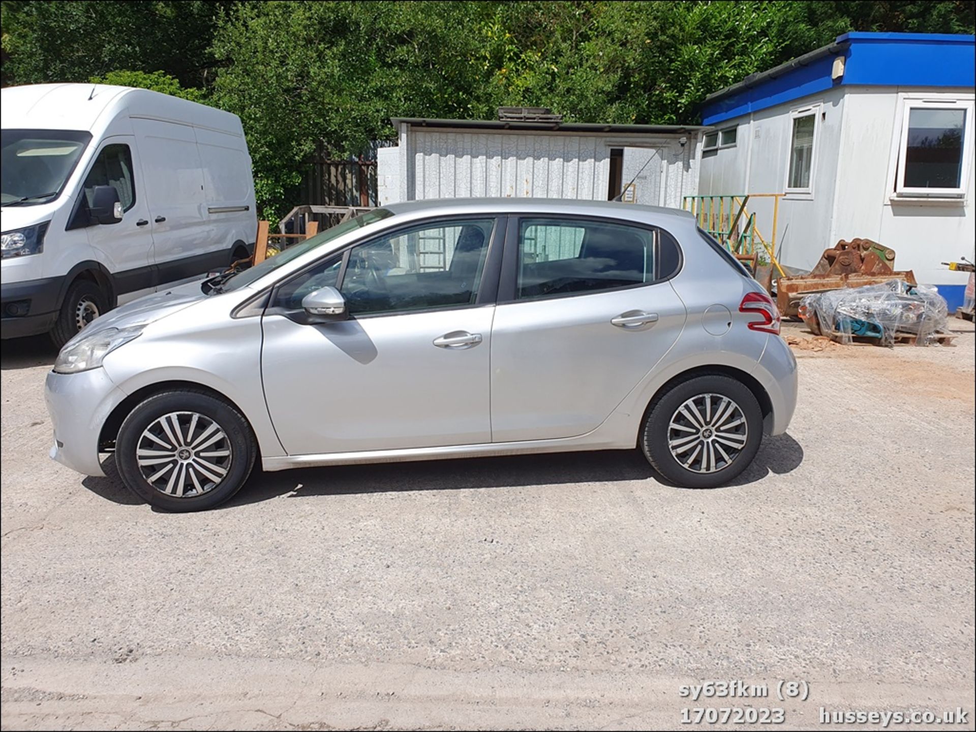 13/63 PEUGEOT 208 ACCESS PLUS - 1199cc 5dr Hatchback (Silver) - Image 9 of 59