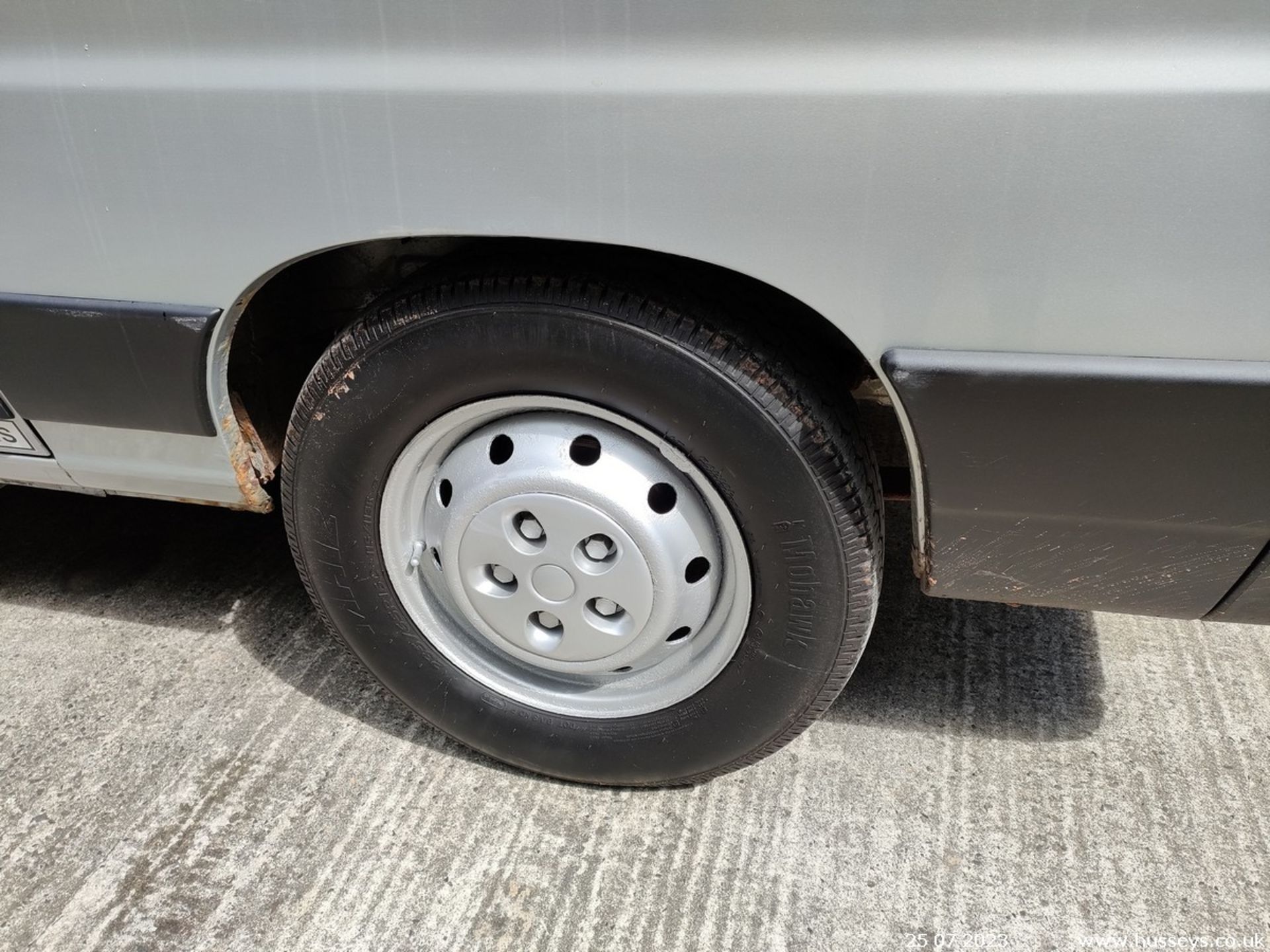 05/55 PEUGEOT BOXER 350 LX LWB HDI - 2800cc Minibus (Silver, 80k) - Image 17 of 43