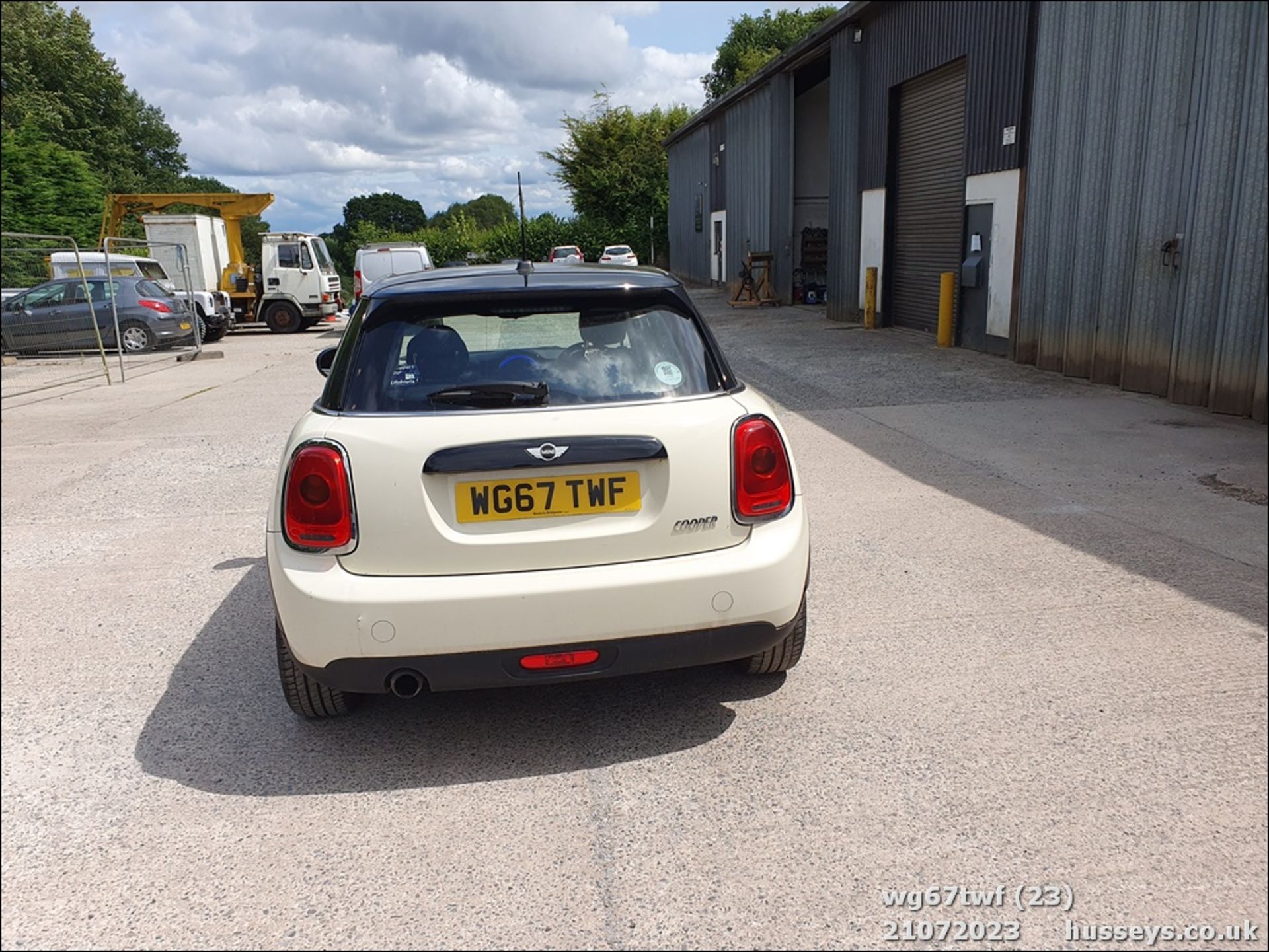 17/67 MINI COOPER AUTO - 1499cc 5dr Hatchback (White, 8k) - Image 23 of 60