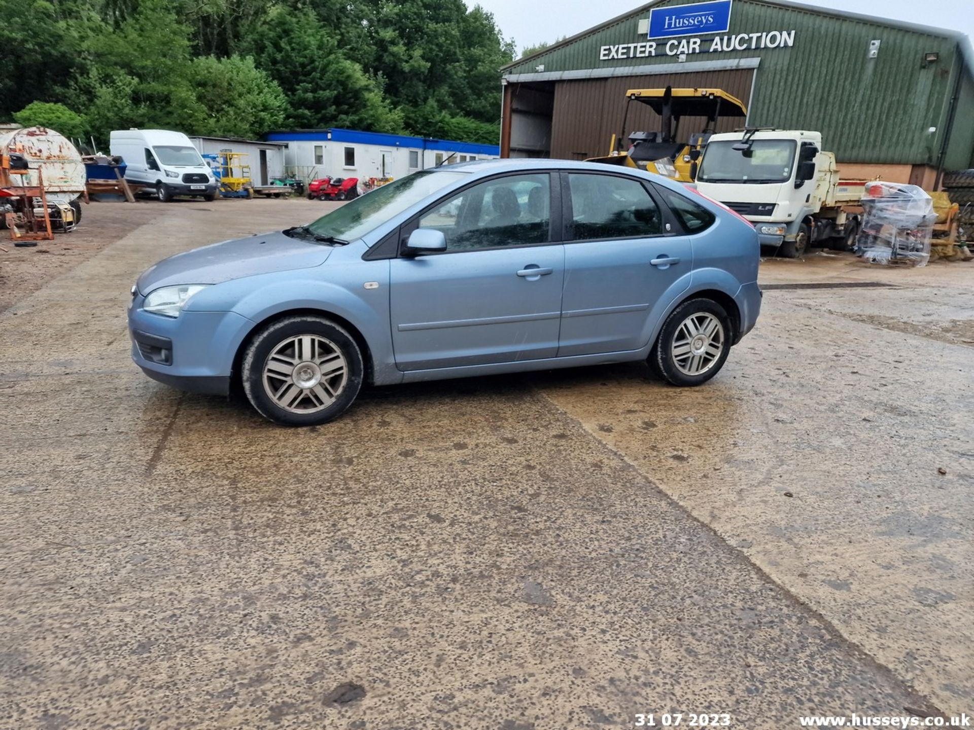 06/05 FORD FOCUS GHIA - 1999cc 5dr Hatchback (Blue, 134k) - Image 8 of 57