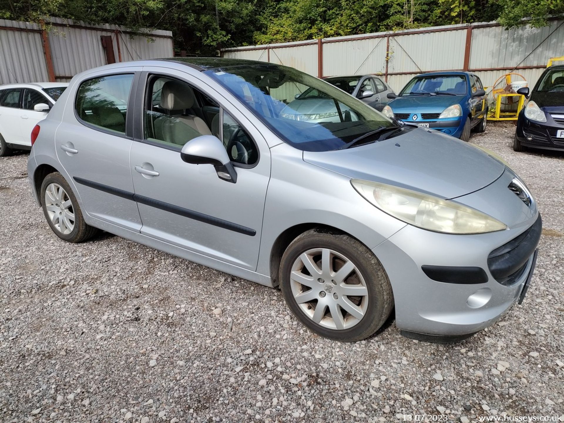 07/57 PEUGEOT 207 SE HDI 90 - 1560cc 5dr Hatchback (Silver, 94k) - Image 2 of 36