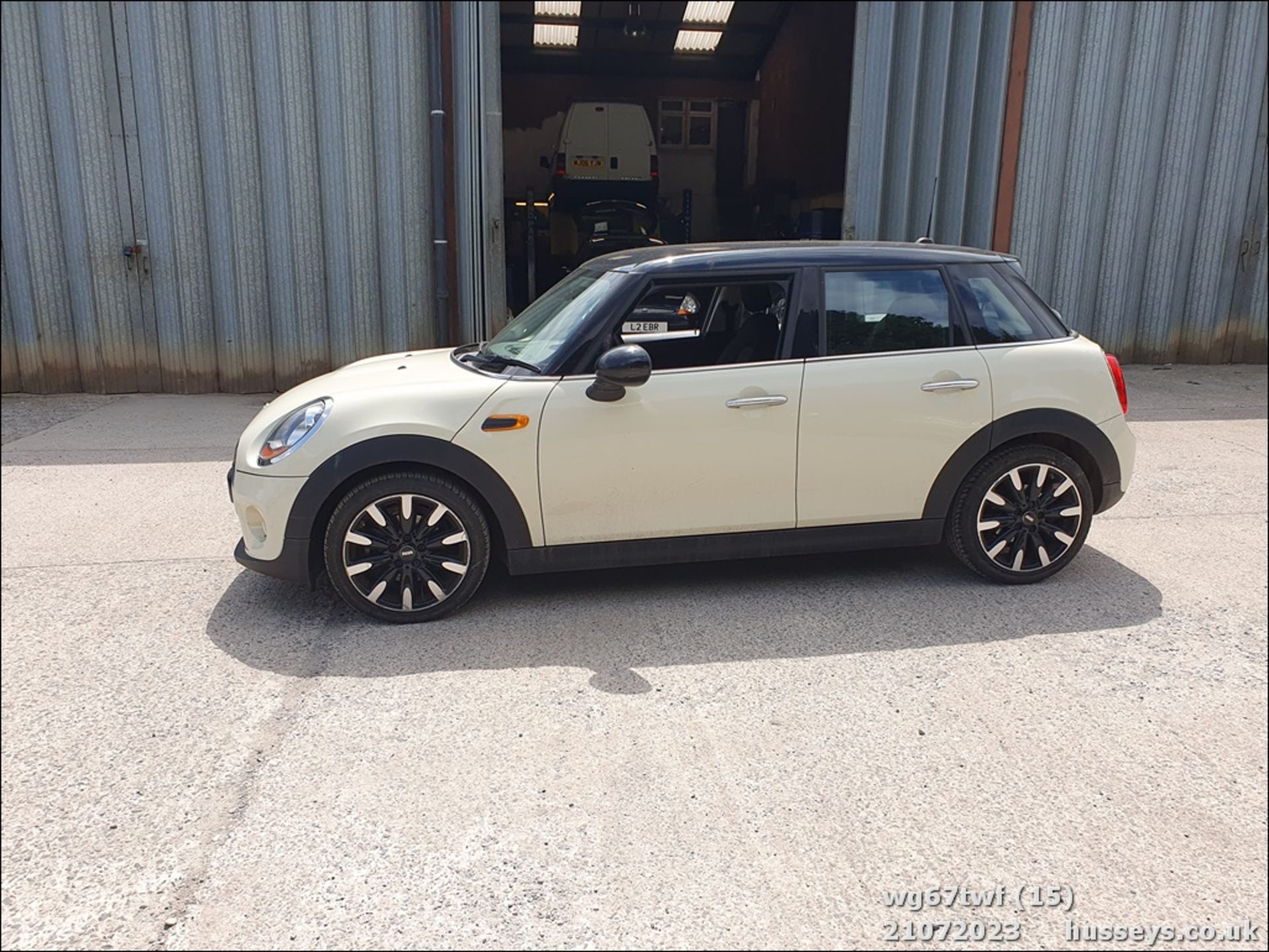 17/67 MINI COOPER AUTO - 1499cc 5dr Hatchback (White, 8k) - Image 15 of 60