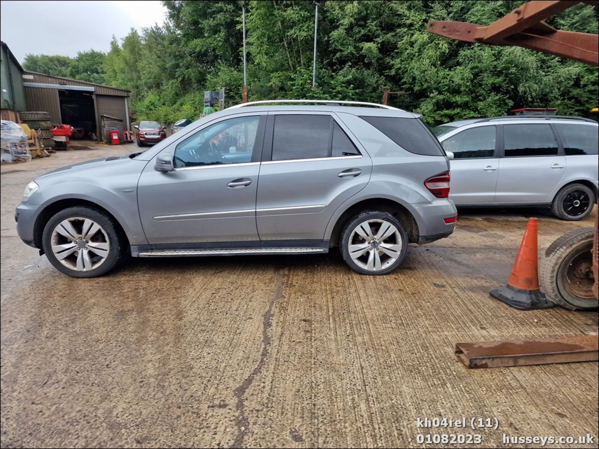 11/04 MERCEDES-BENZ ML300 SPORT CDI BLUE-CY A - 2987cc 5dr Estate (Silver, 160k) - Image 12 of 48