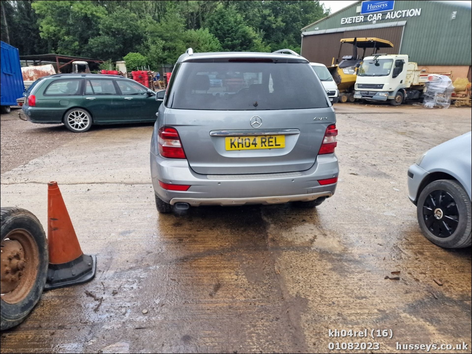 11/04 MERCEDES-BENZ ML300 SPORT CDI BLUE-CY A - 2987cc 5dr Estate (Silver, 160k) - Image 17 of 48