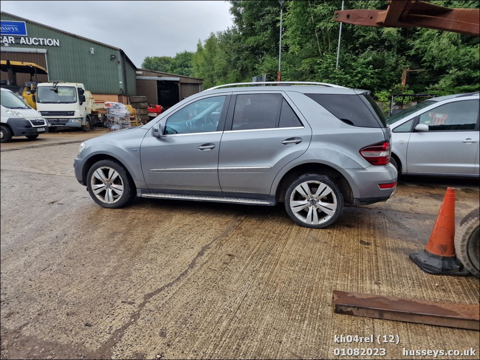 11/04 MERCEDES-BENZ ML300 SPORT CDI BLUE-CY A - 2987cc 5dr Estate (Silver, 160k) - Image 13 of 48