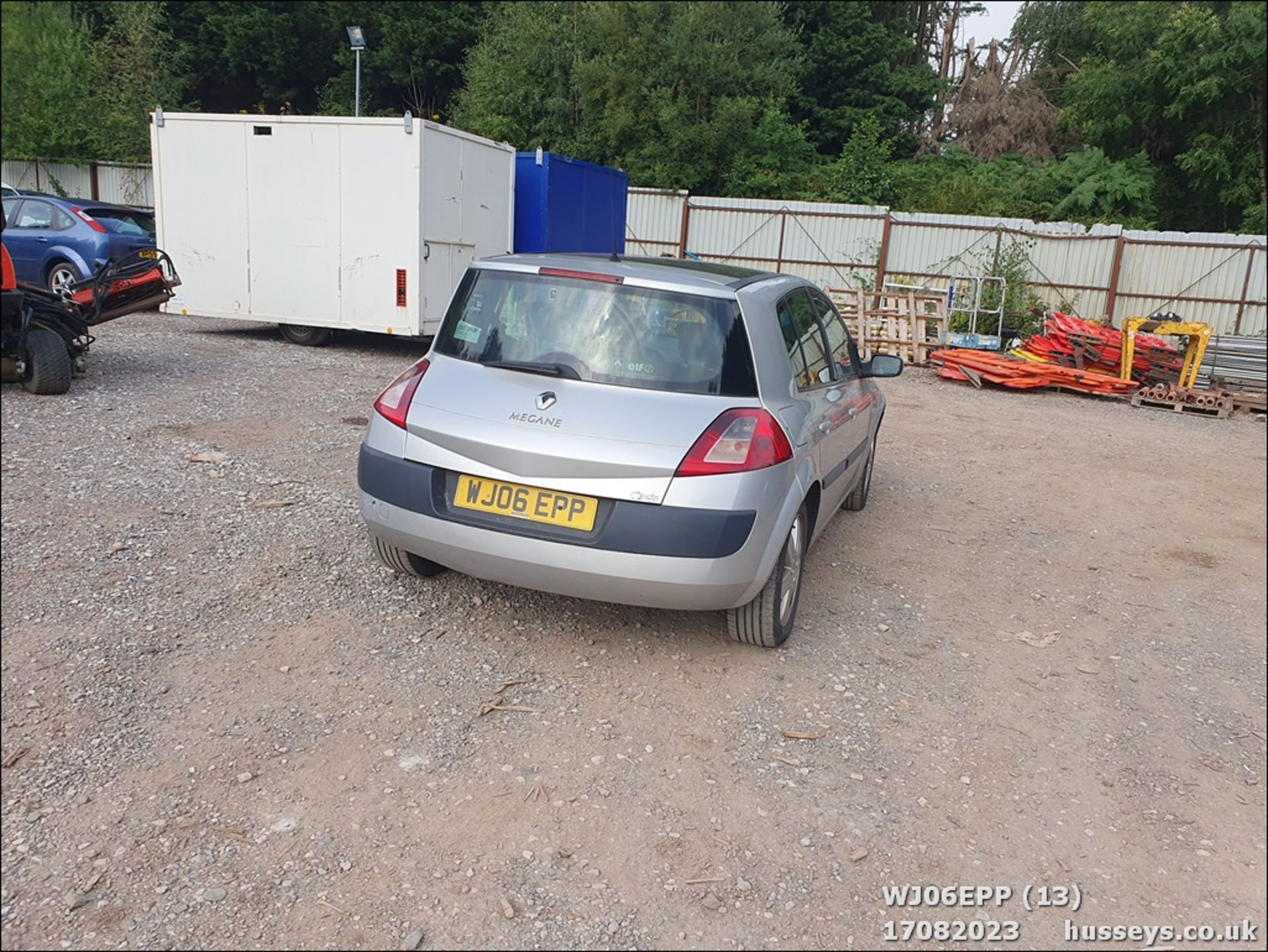 06/06 RENAULT MEGANE SL OASIS DCI 85 E4 - 1461cc 5dr Hatchback (Silver, 167k) - Image 14 of 62