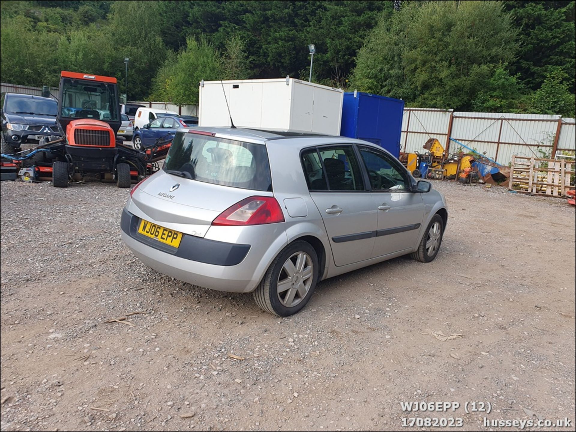 06/06 RENAULT MEGANE SL OASIS DCI 85 E4 - 1461cc 5dr Hatchback (Silver, 167k) - Image 13 of 62