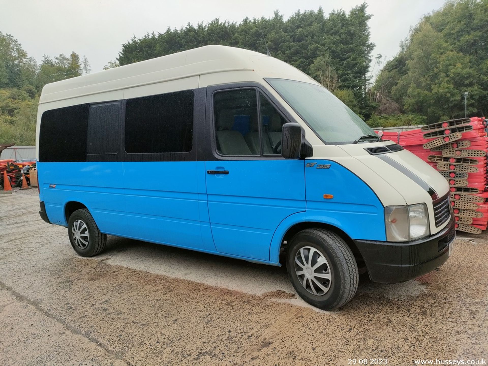 04/54 VOLKSWAGEN LT35 95 TDI MWB - 2461cc 5dr Van (White, 139k) - Image 2 of 37