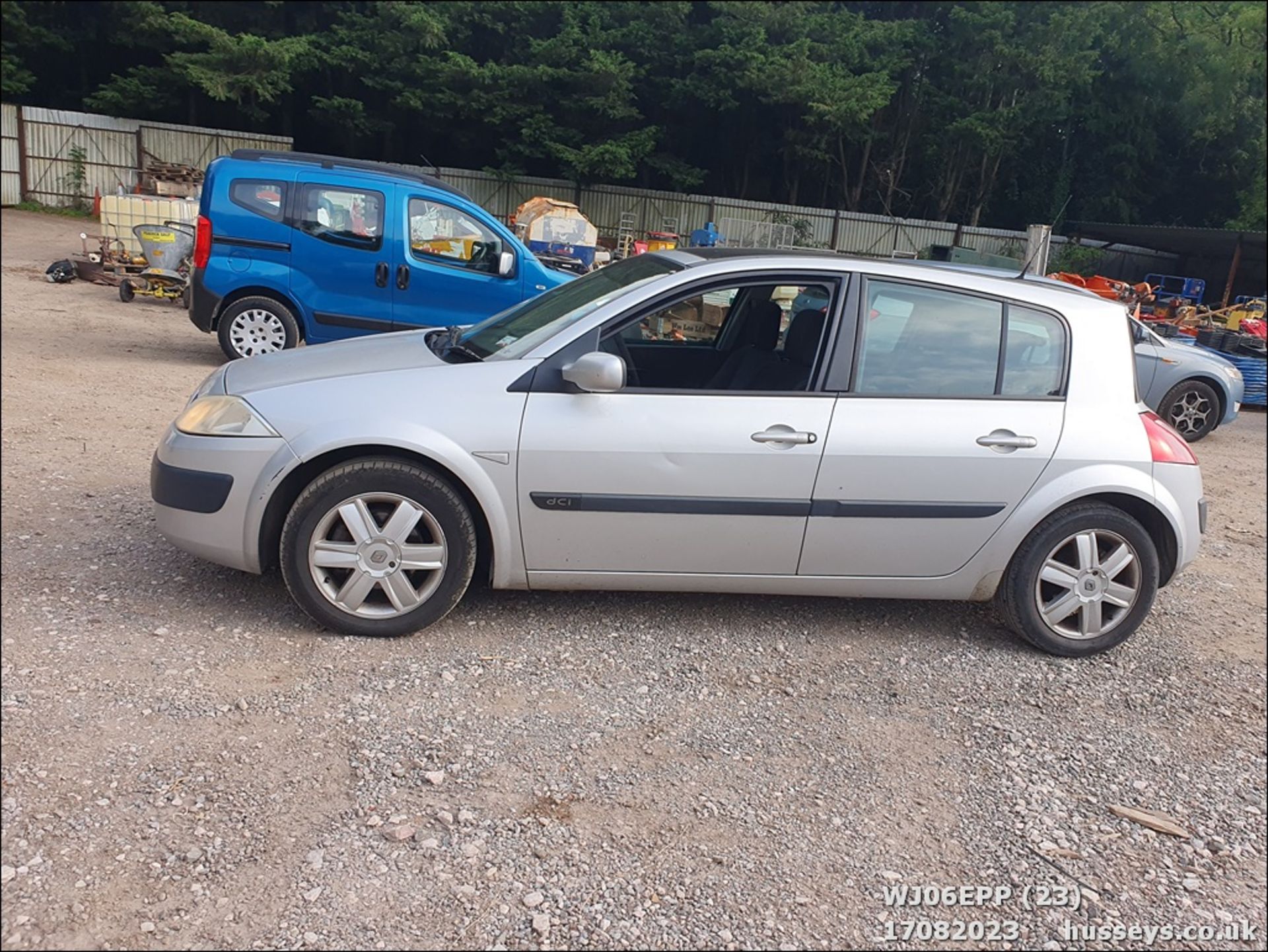 06/06 RENAULT MEGANE SL OASIS DCI 85 E4 - 1461cc 5dr Hatchback (Silver, 167k) - Image 24 of 62