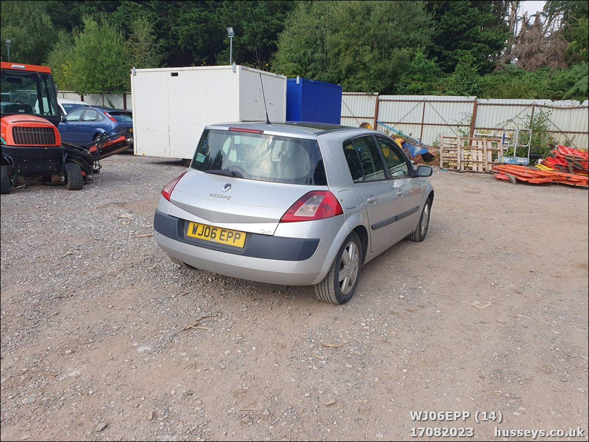 06/06 RENAULT MEGANE SL OASIS DCI 85 E4 - 1461cc 5dr Hatchback (Silver, 167k) - Image 15 of 62