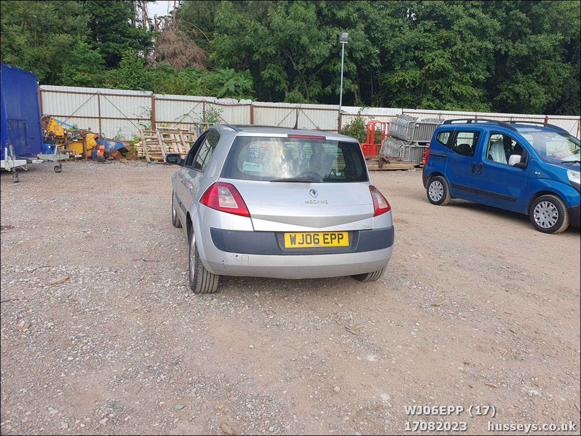 06/06 RENAULT MEGANE SL OASIS DCI 85 E4 - 1461cc 5dr Hatchback (Silver, 167k) - Image 18 of 62