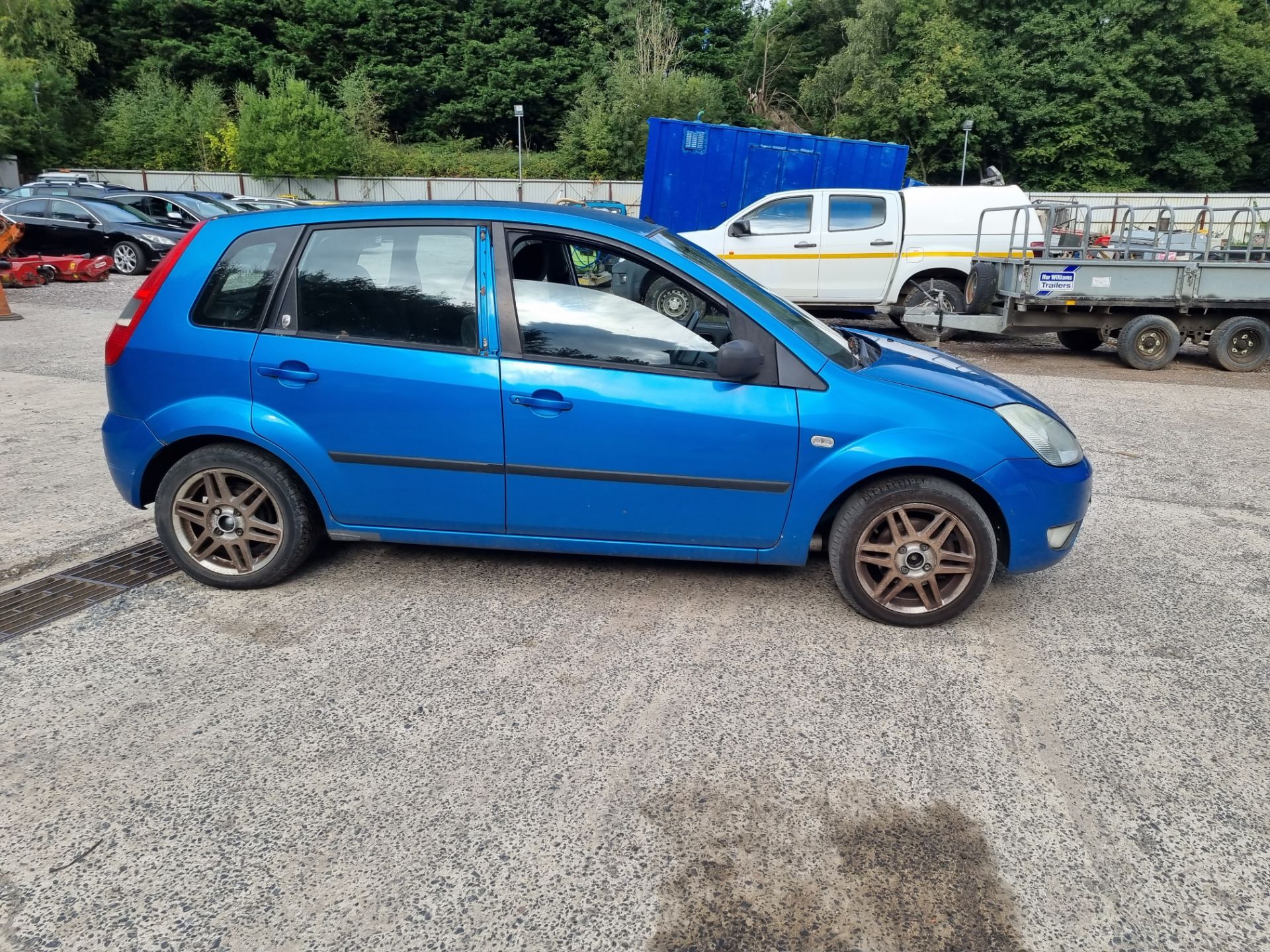 05/55 FORD FIESTA GHIA - 1388cc 5dr Hatchback (Blue) - Image 9 of 64