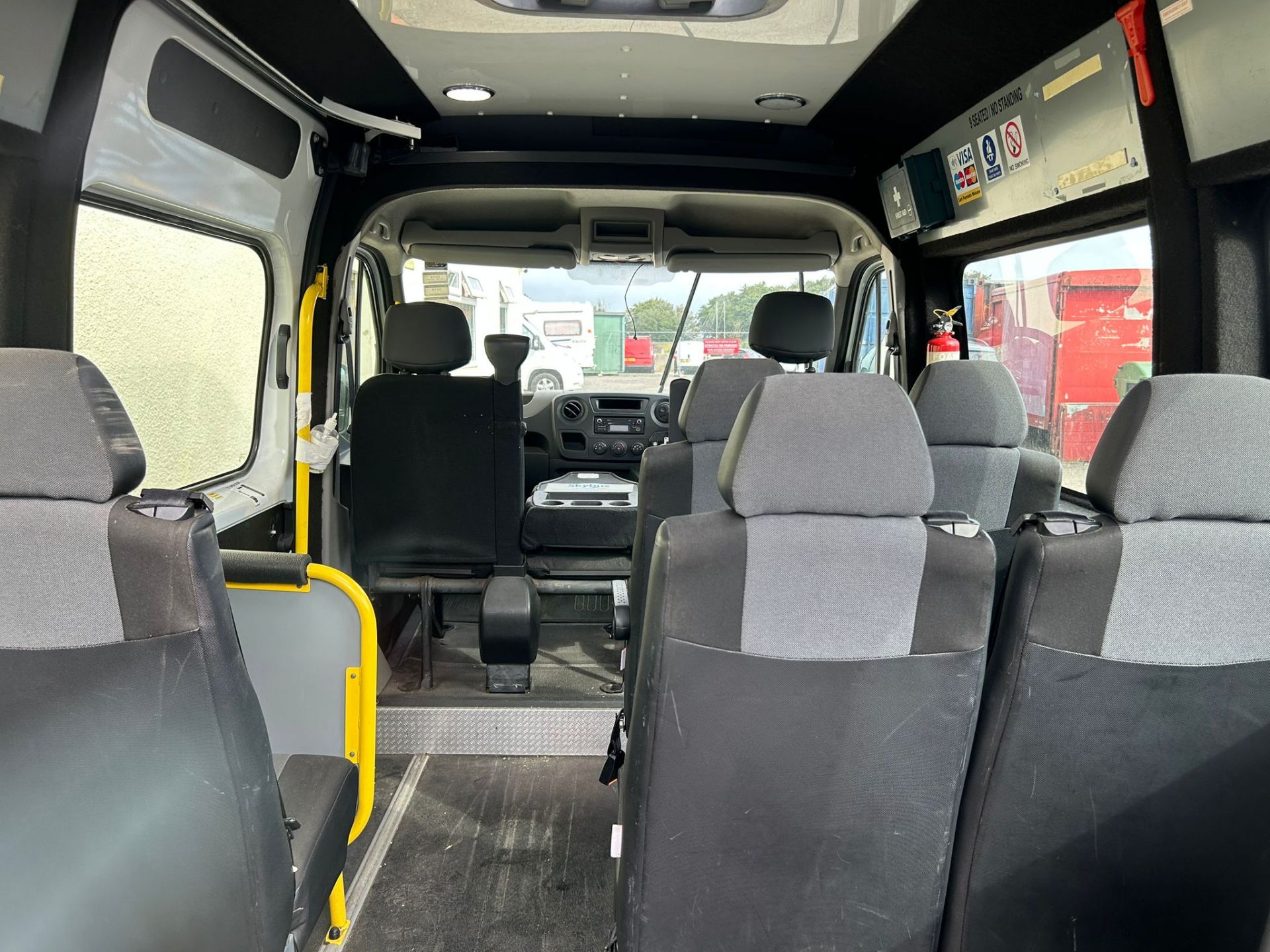 14/14 RENAULT MASTER 10 SEAT MINIBUS - 2299cc Bus (White) - Image 7 of 23