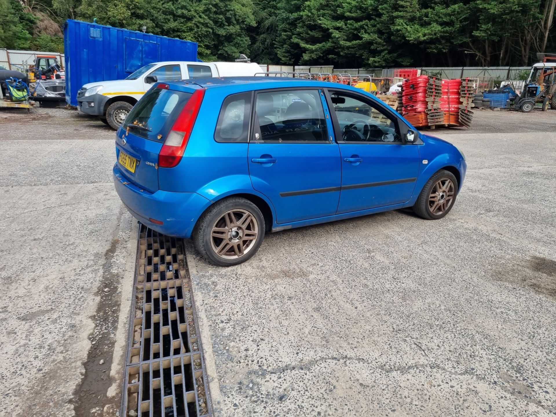 05/55 FORD FIESTA GHIA - 1388cc 5dr Hatchback (Blue) - Image 13 of 64