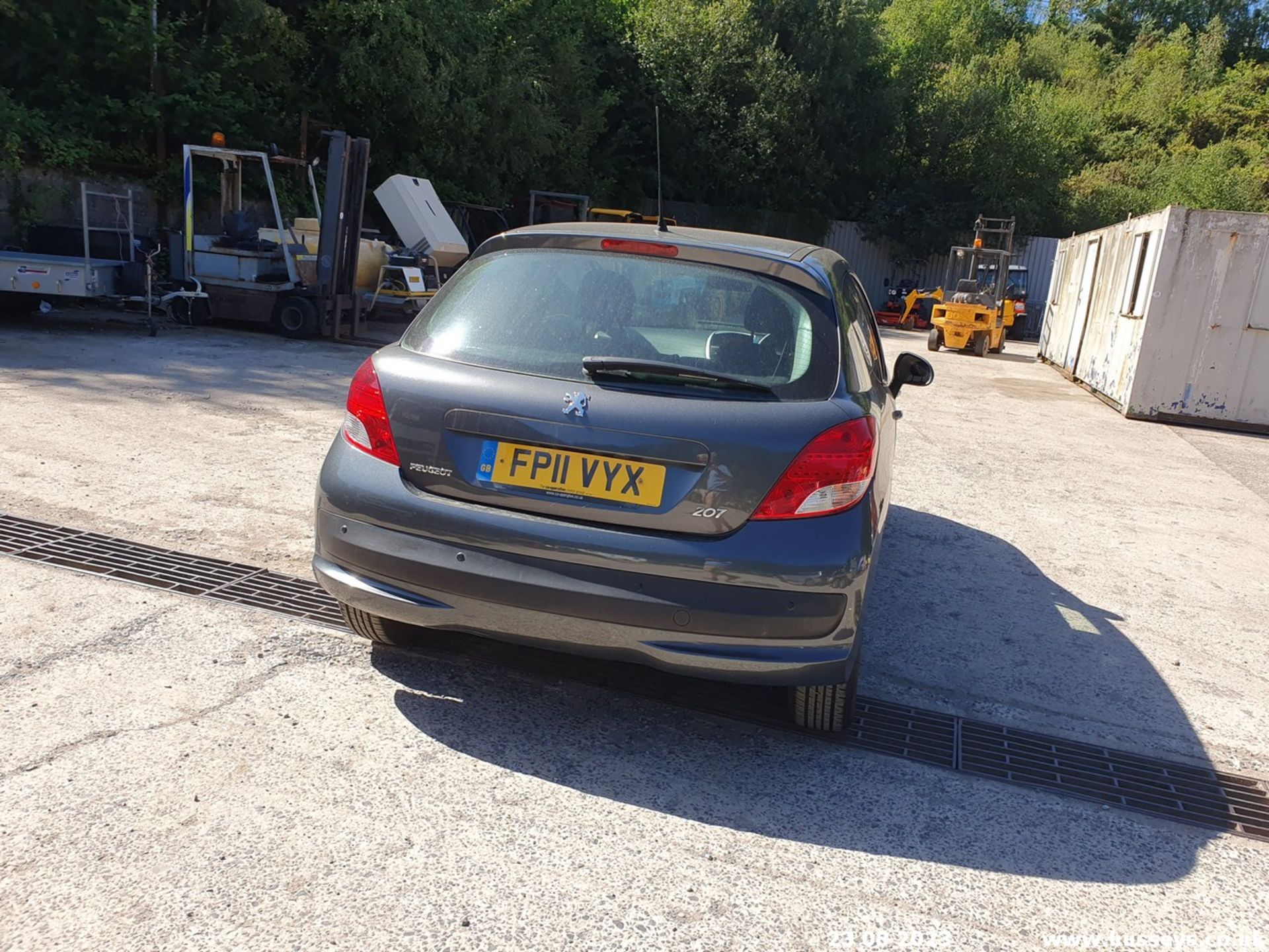 11/11 PEUGEOT 207 ENVY - 1360cc 3dr Hatchback (Grey, 94k) - Image 12 of 51