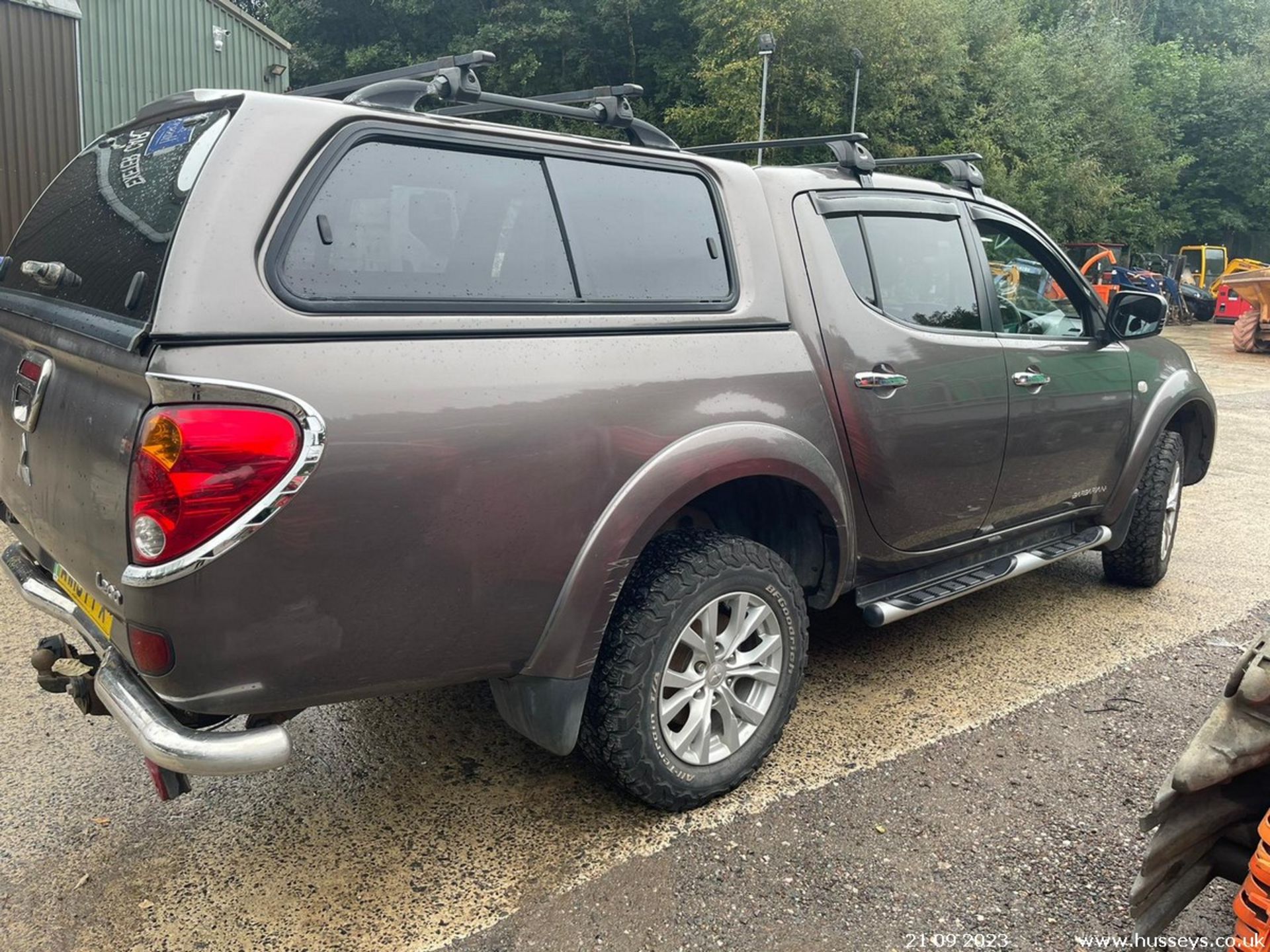 15/15 MITSUBISHI L200 BARBARIAN LB DCB DI- - 2477cc 5dr 4x4 (Brown, 91k) - Image 3 of 21