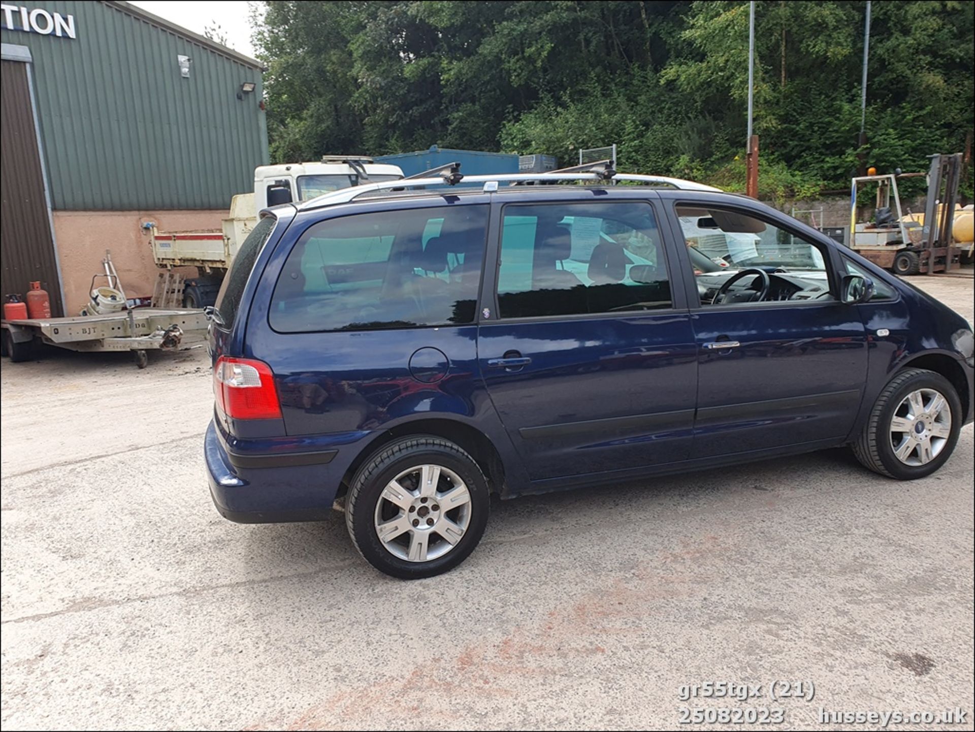 06/55 FORD GALAXY GHIA TDI - 1896cc 5dr MPV (Blue, 135k) - Image 23 of 62