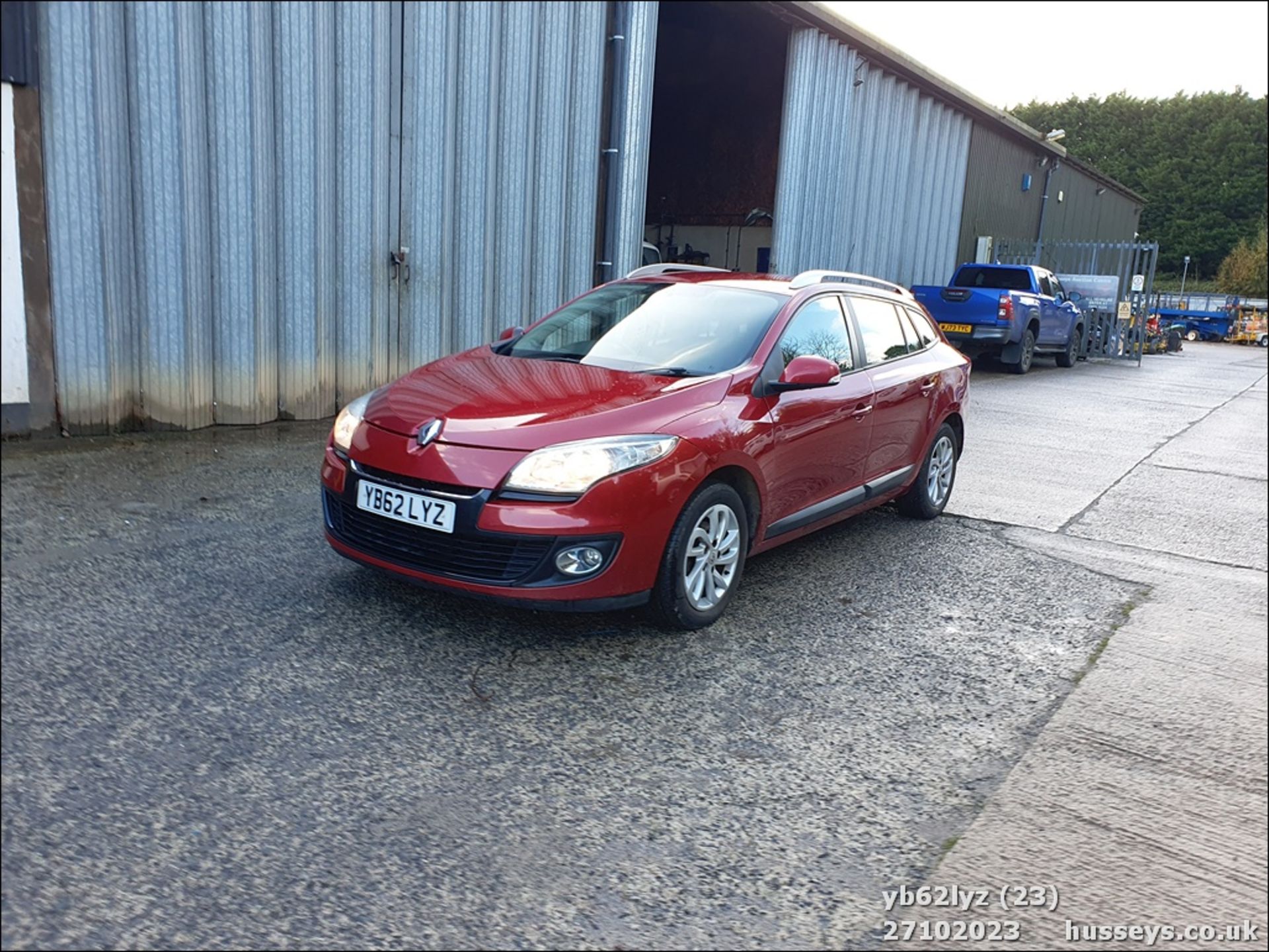 13/62 RENAULT MEGANE EXPRESSION PLUS DC - 1461cc 5dr Estate (Red, 211k) - Image 24 of 57