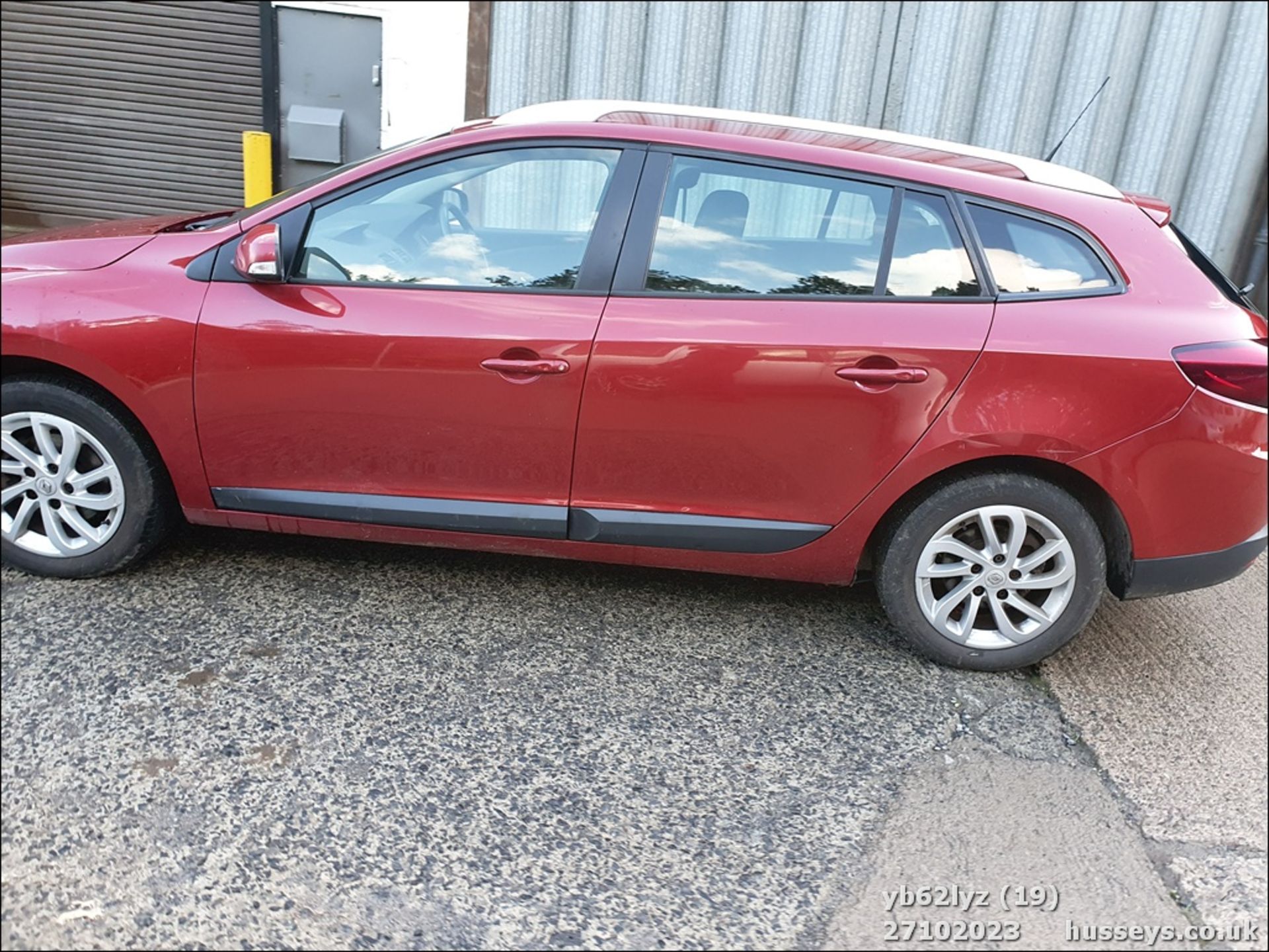 13/62 RENAULT MEGANE EXPRESSION PLUS DC - 1461cc 5dr Estate (Red, 211k) - Image 20 of 57