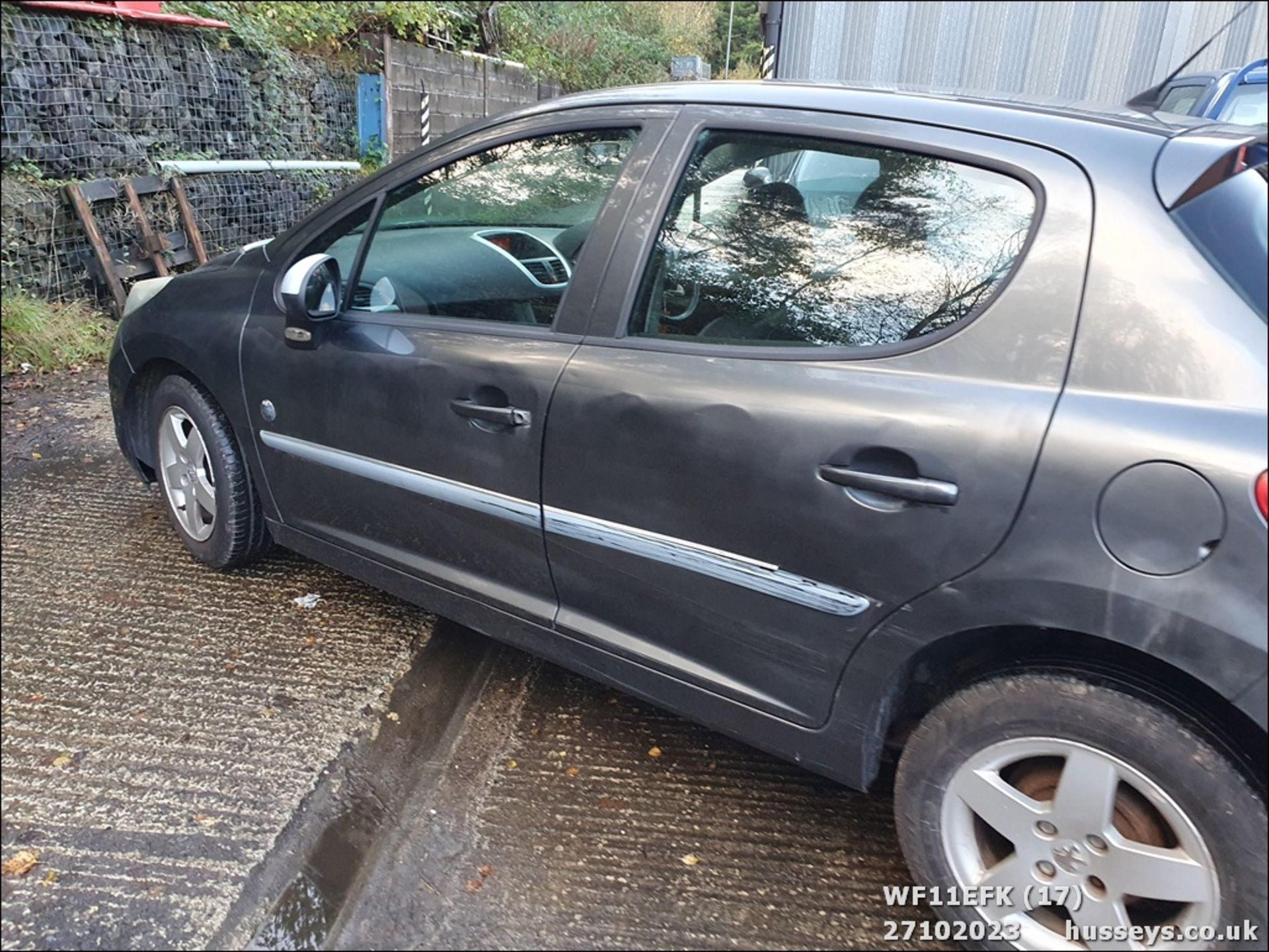 11/11 PEUGEOT 207 ENVY - 1360cc 5dr Hatchback (Grey) - Image 18 of 53