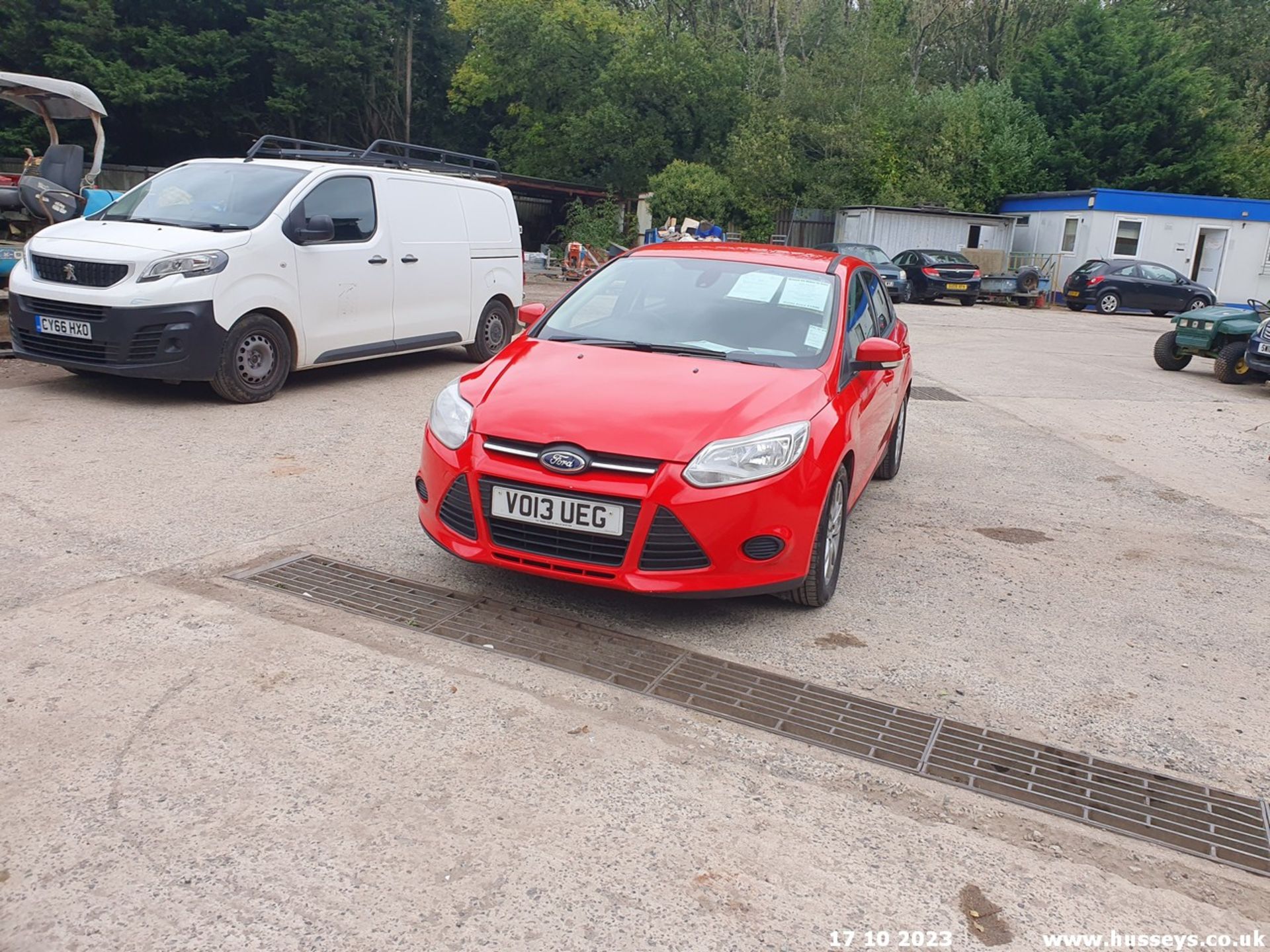 13/13 FORD FOCUS EDGE TDCI 115 - 1560cc 5dr Hatchback (Red, 186k) - Image 9 of 70