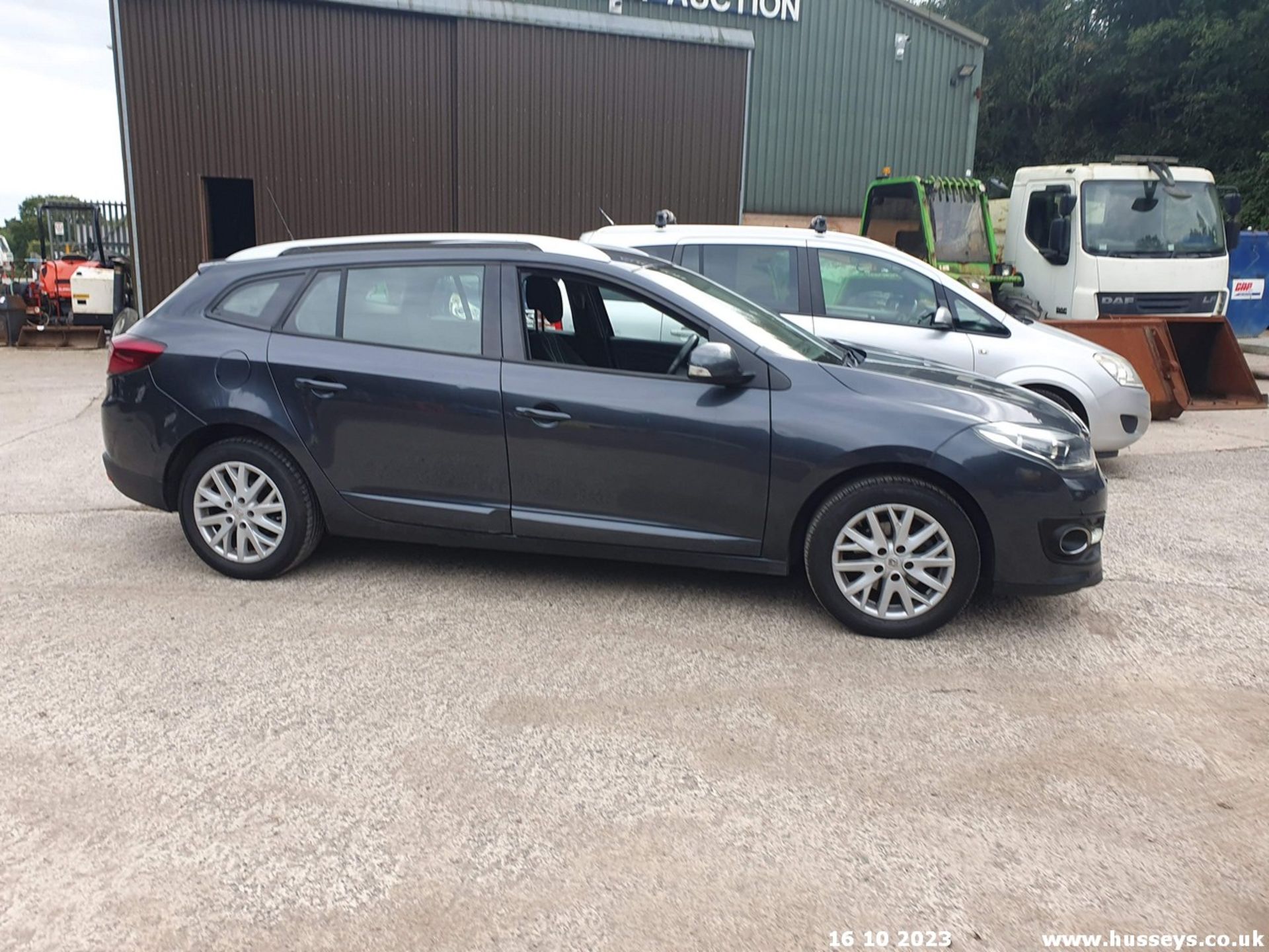 14/64 RENAULT MEGANE D-QUE TT ENERGY DC - 1461cc 5dr Estate (Grey, 125k) - Image 7 of 56