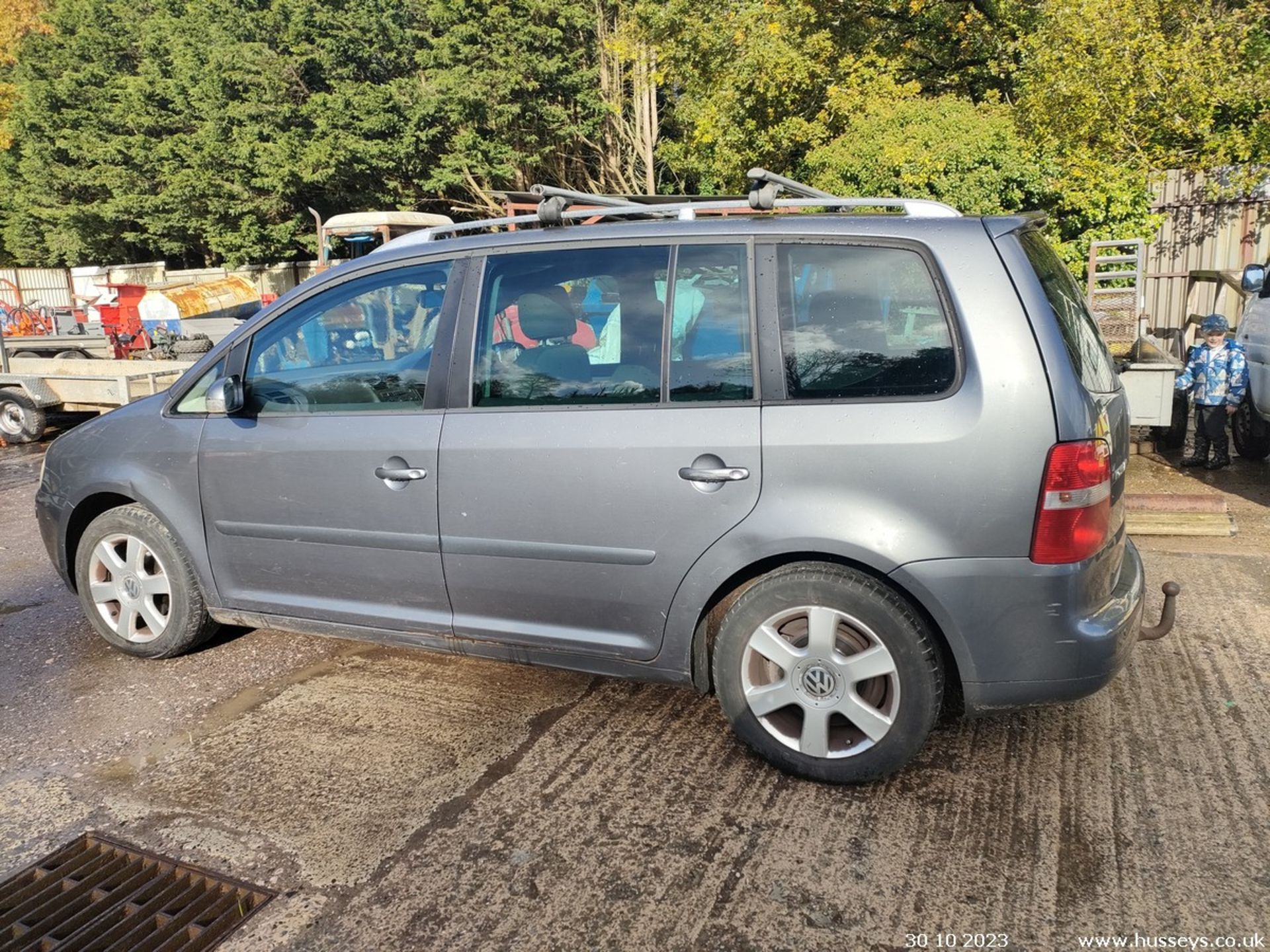 04/54 VOLKSWAGEN TOURAN SPORT TDI - 1968cc 5dr MPV (Grey, 183k) - Image 13 of 35