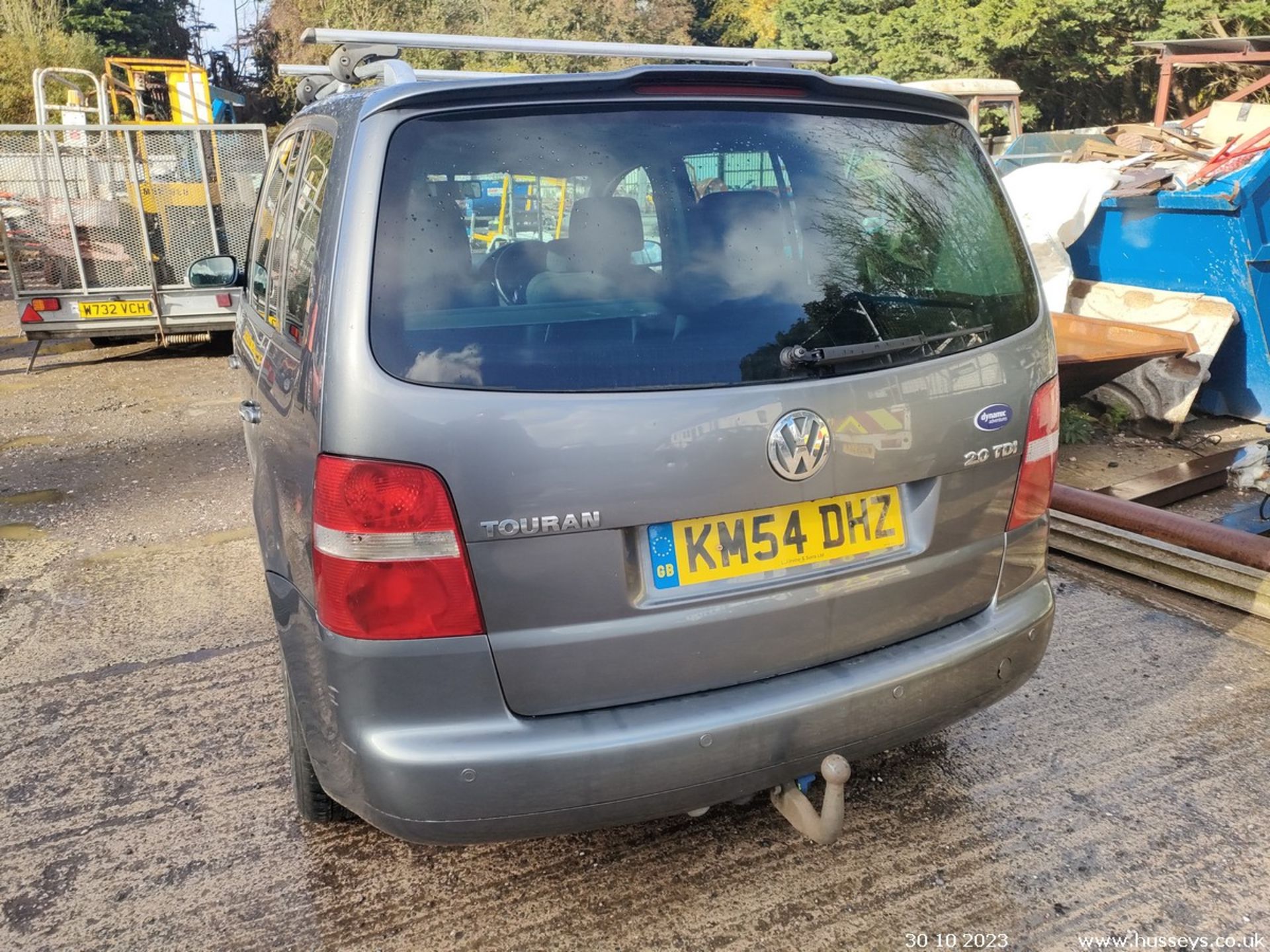 04/54 VOLKSWAGEN TOURAN SPORT TDI - 1968cc 5dr MPV (Grey, 183k) - Image 17 of 35