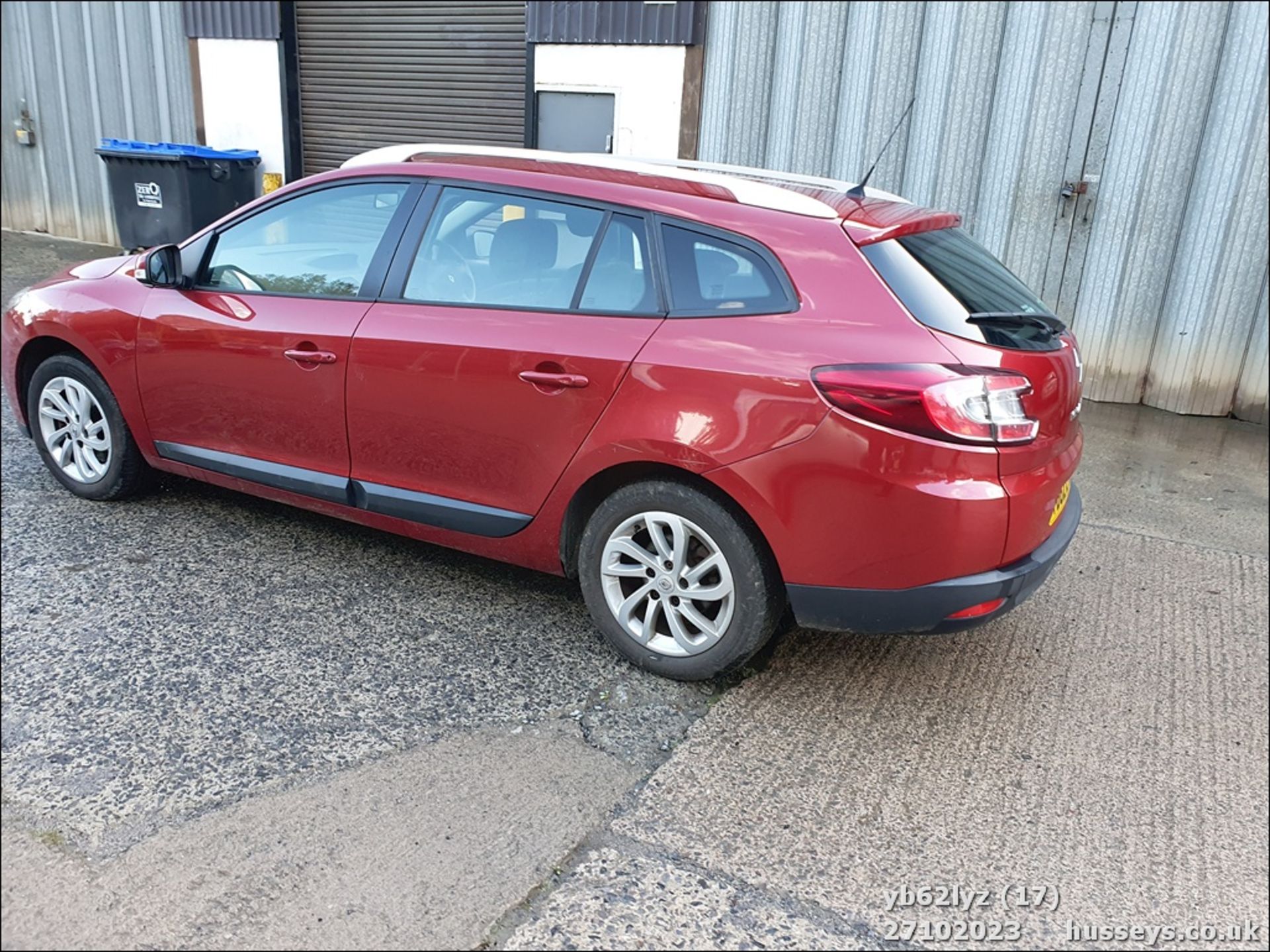 13/62 RENAULT MEGANE EXPRESSION PLUS DC - 1461cc 5dr Estate (Red, 211k) - Image 18 of 57