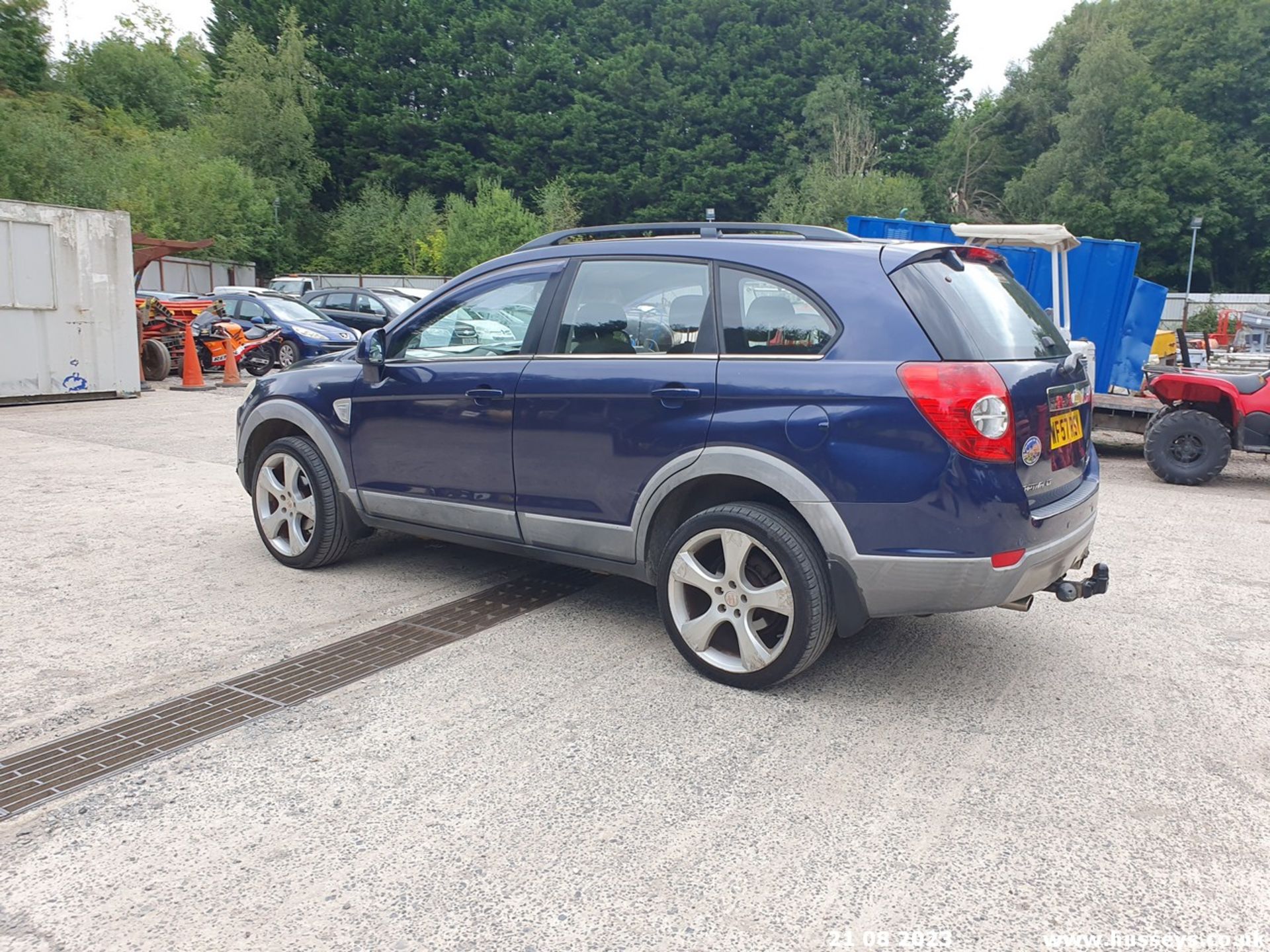 07/57 CHEVROLET CAPTIVA LT 5S VCDI - 1991cc 5dr Estate (Blue, 109k) - Image 25 of 45