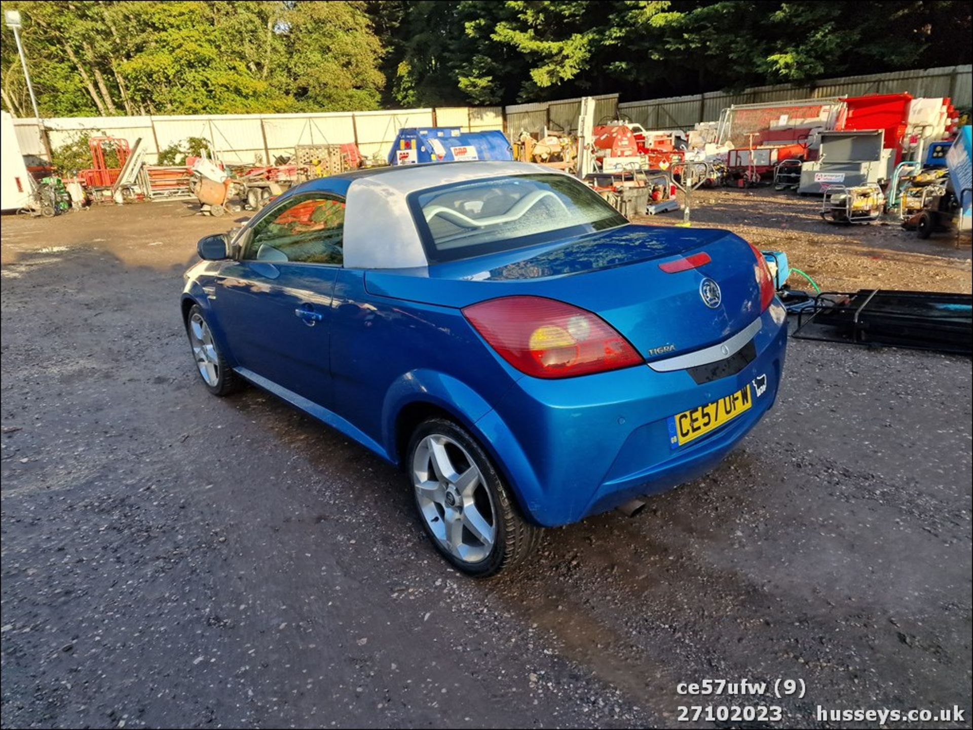 07/57 VAUXHALL TIGRA EXCLUSIV - 1364cc 2dr Convertible (Blue) - Image 33 of 41