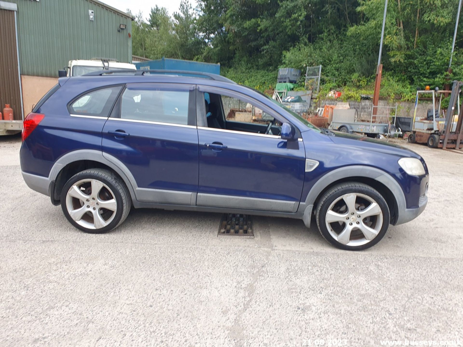 07/57 CHEVROLET CAPTIVA LT 5S VCDI - 1991cc 5dr Estate (Blue, 109k) - Image 11 of 45