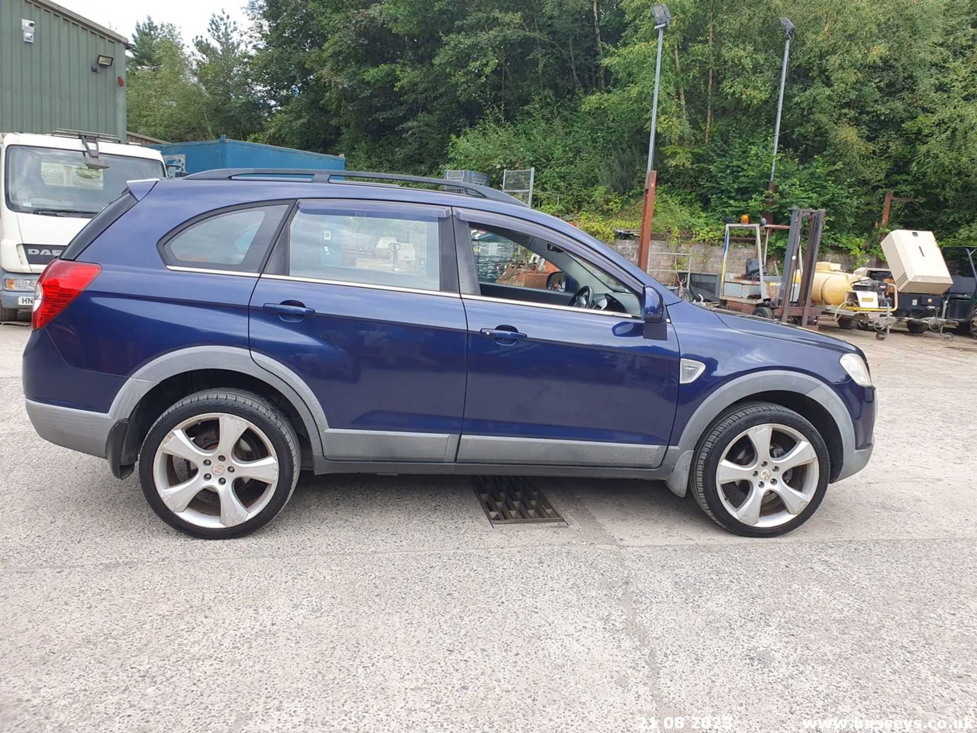 07/57 CHEVROLET CAPTIVA LT 5S VCDI - 1991cc 5dr Estate (Blue, 109k) - Image 12 of 45