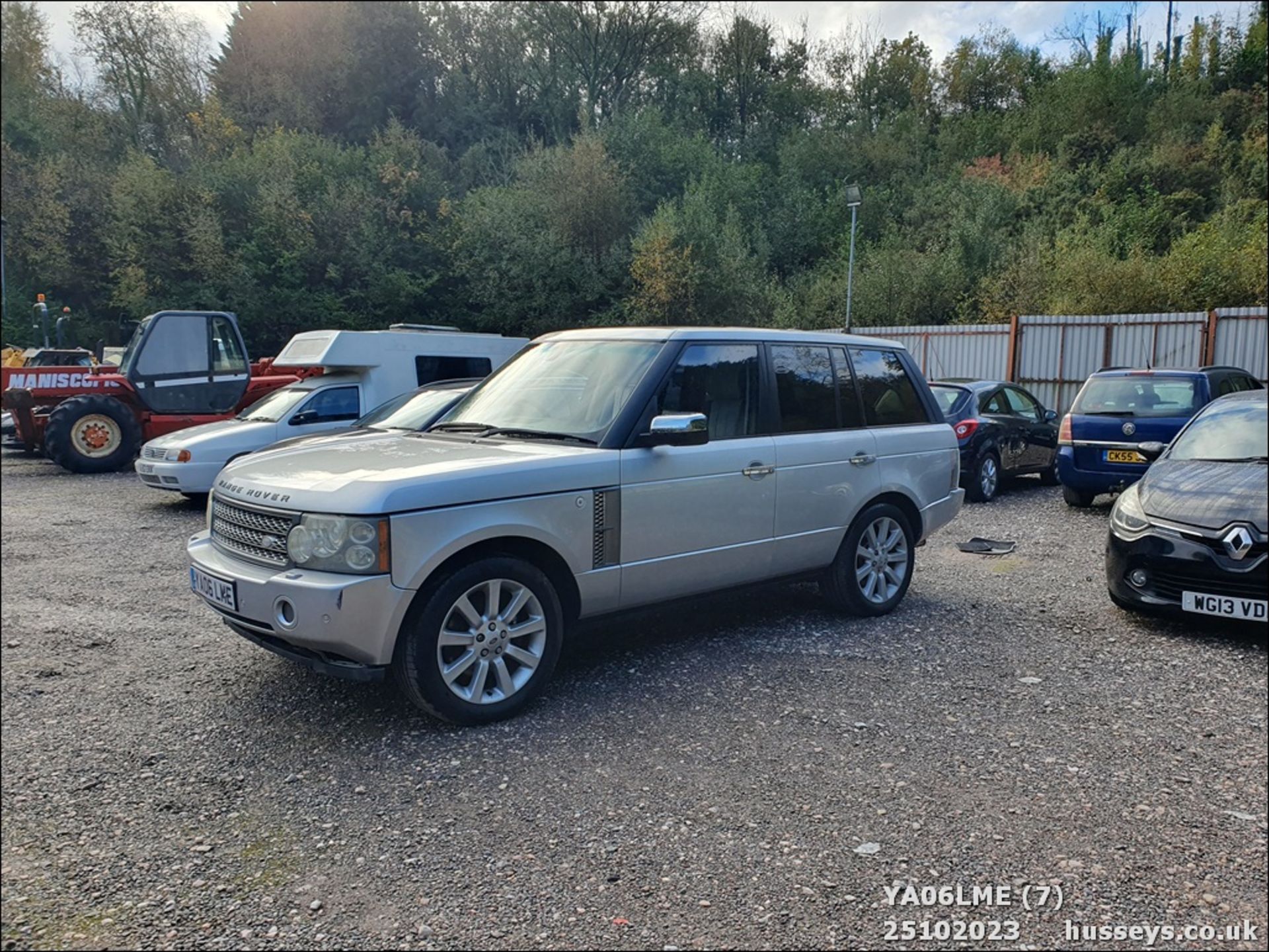 06/06 LAND ROVER RANGEROVER V8 SC AUTO - 4197cc 5dr Estate (Silver, 154k) - Image 8 of 44