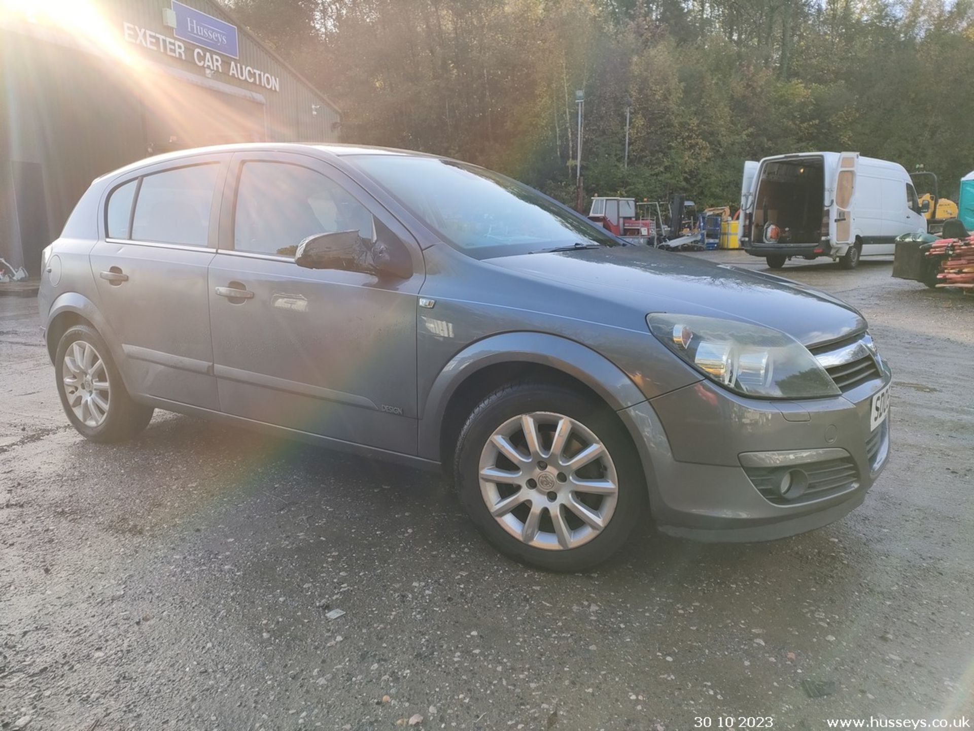 05/05 VAUXHALL ASTRA DESIGN TWINPORT - 1598cc 5dr Hatchback (Grey, 128k) - Image 2 of 37