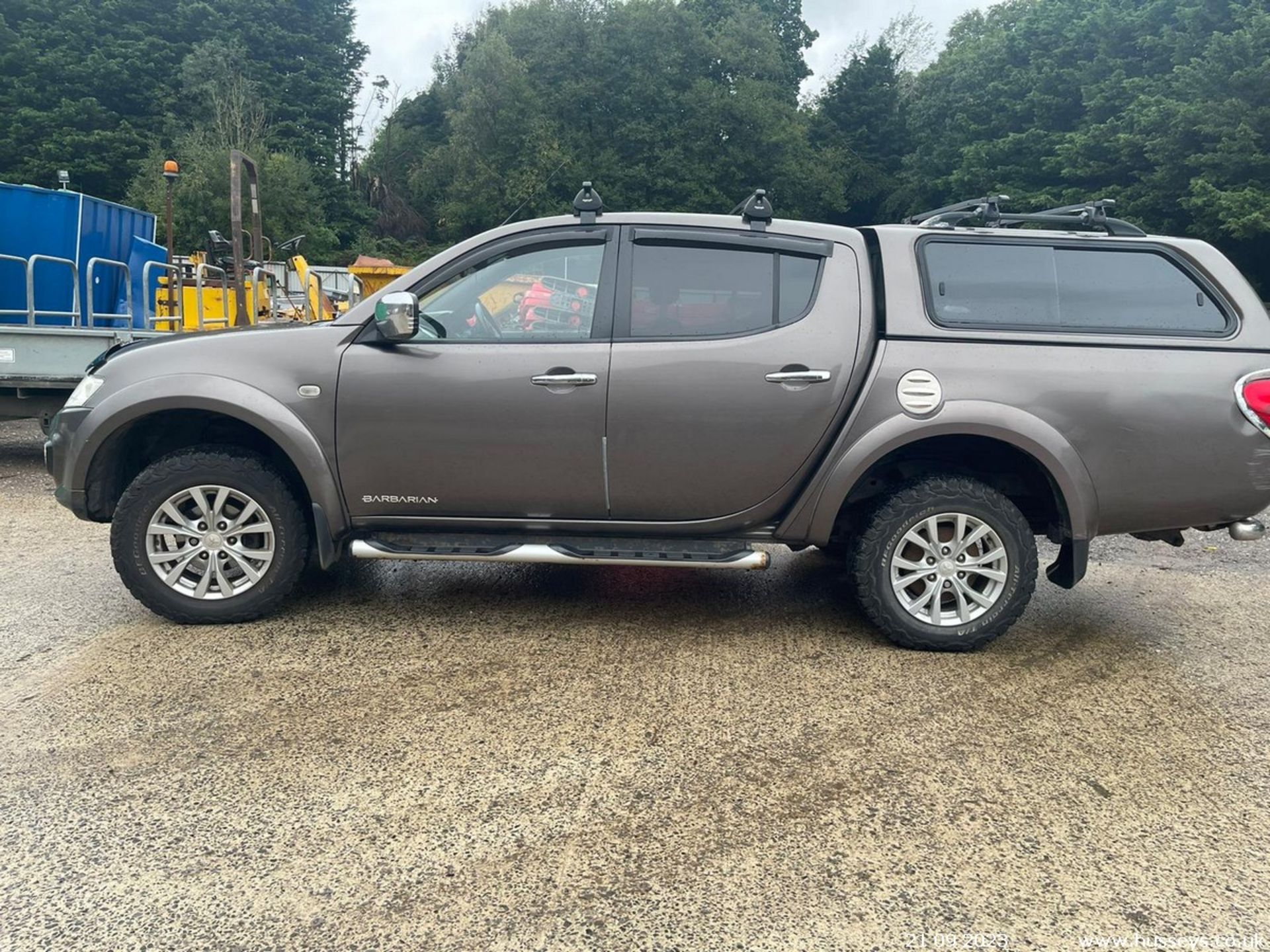 15/15 MITSUBISHI L200 BARBARIAN LB DCB DI- - 2477cc 5dr 4x4 (Brown, 91k) - Image 8 of 21